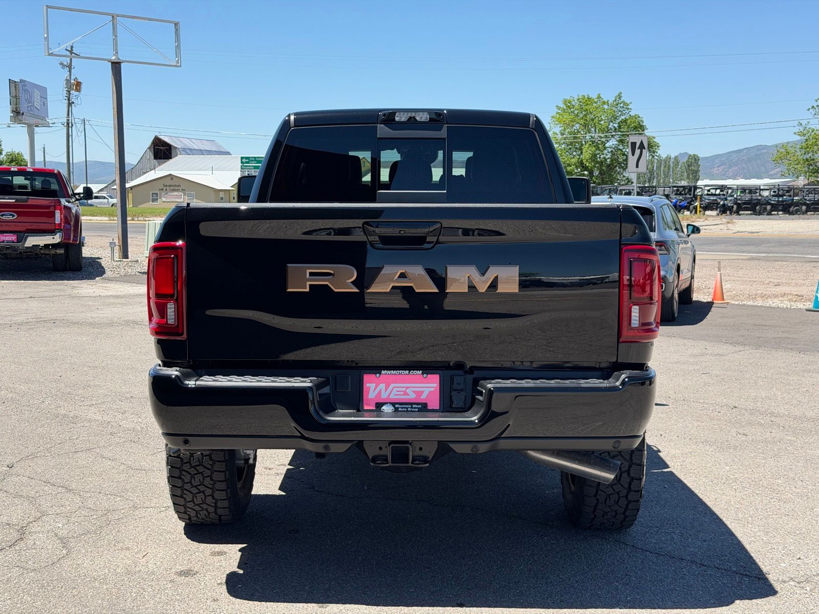 2026 RAM 3500 Laramie - Photo 8