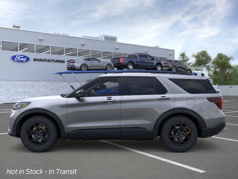 New 2026 Carbonized Gray Metallic Ford Tremor image 5
