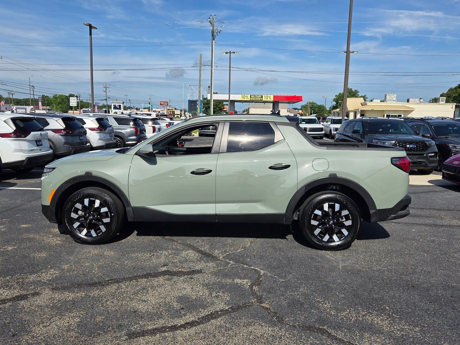 Used 2025 Green Hyundai SEL image 4