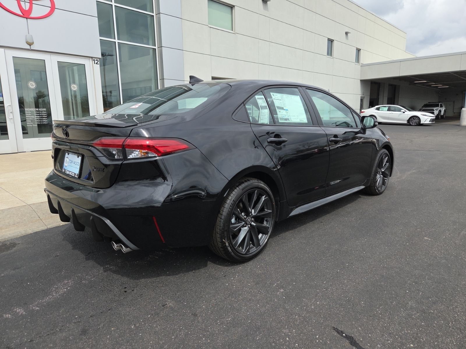 View vehicle photo 7