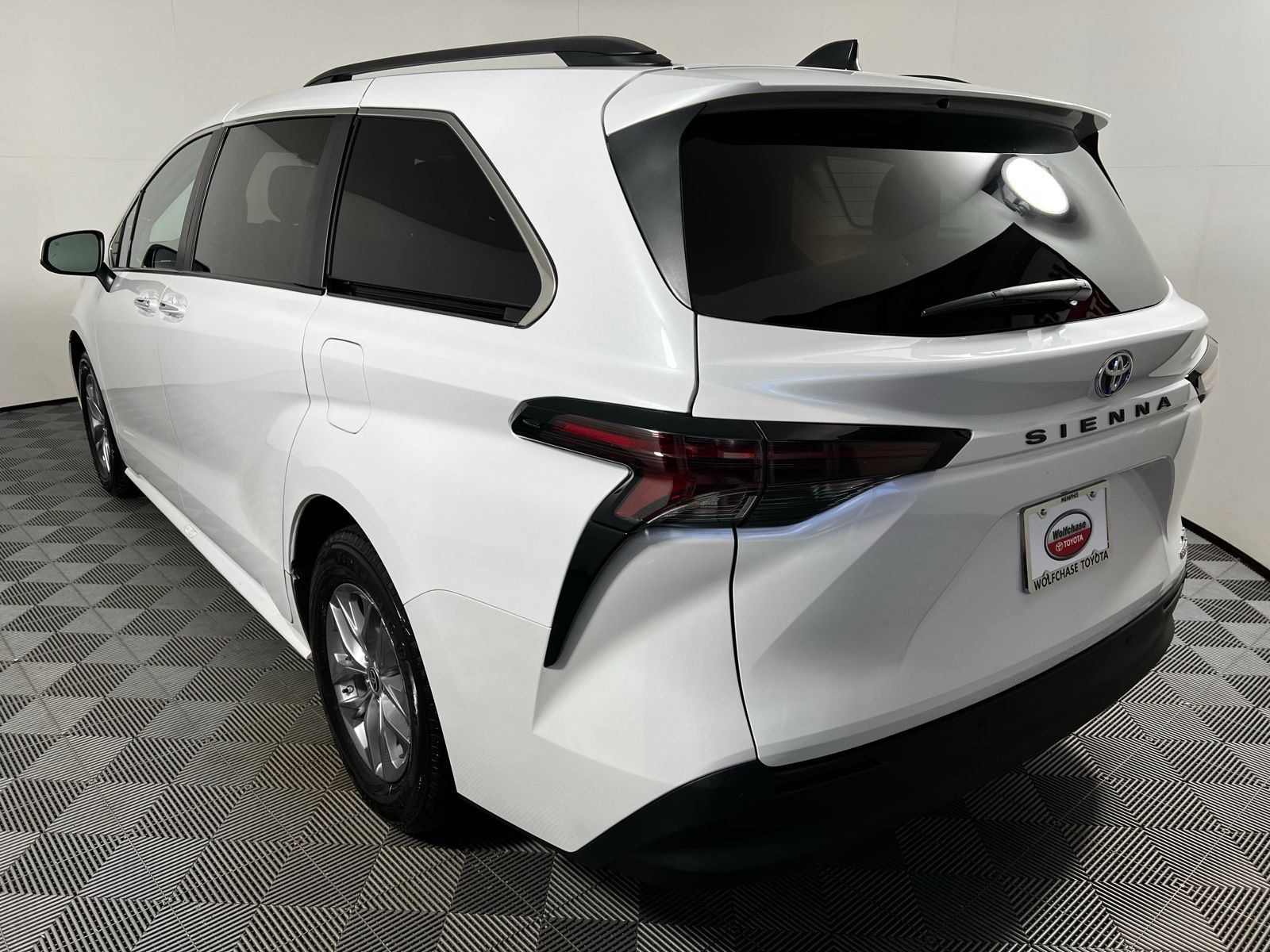 Thumbnail: 2024 Toyota Sienna - 7