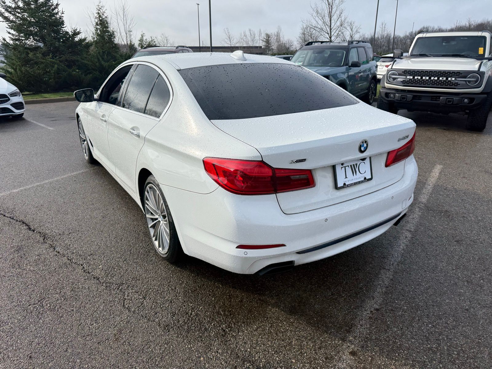 View vehicle photo 7