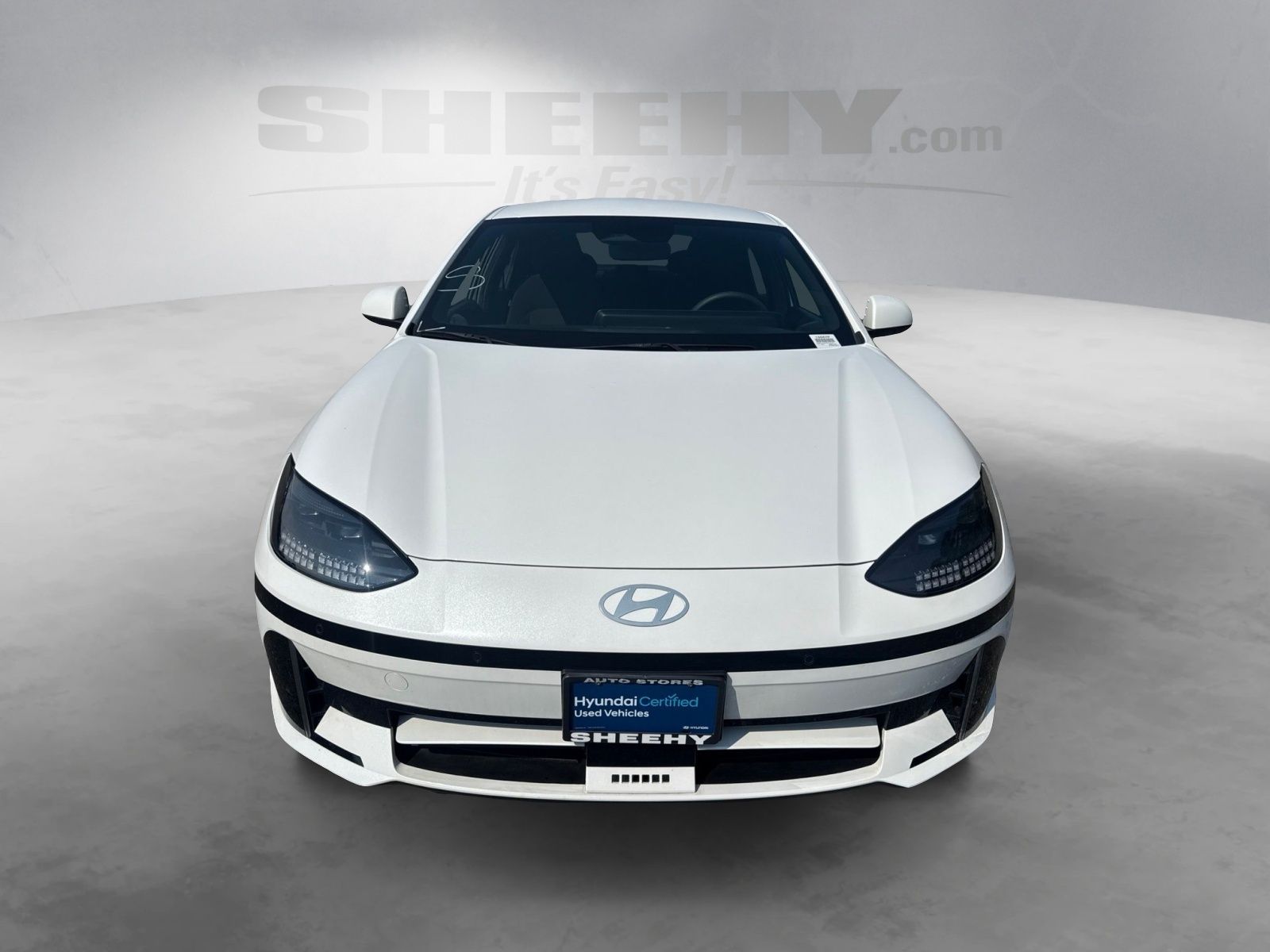Used 2024 White Hyundai SE Standard Range image 19