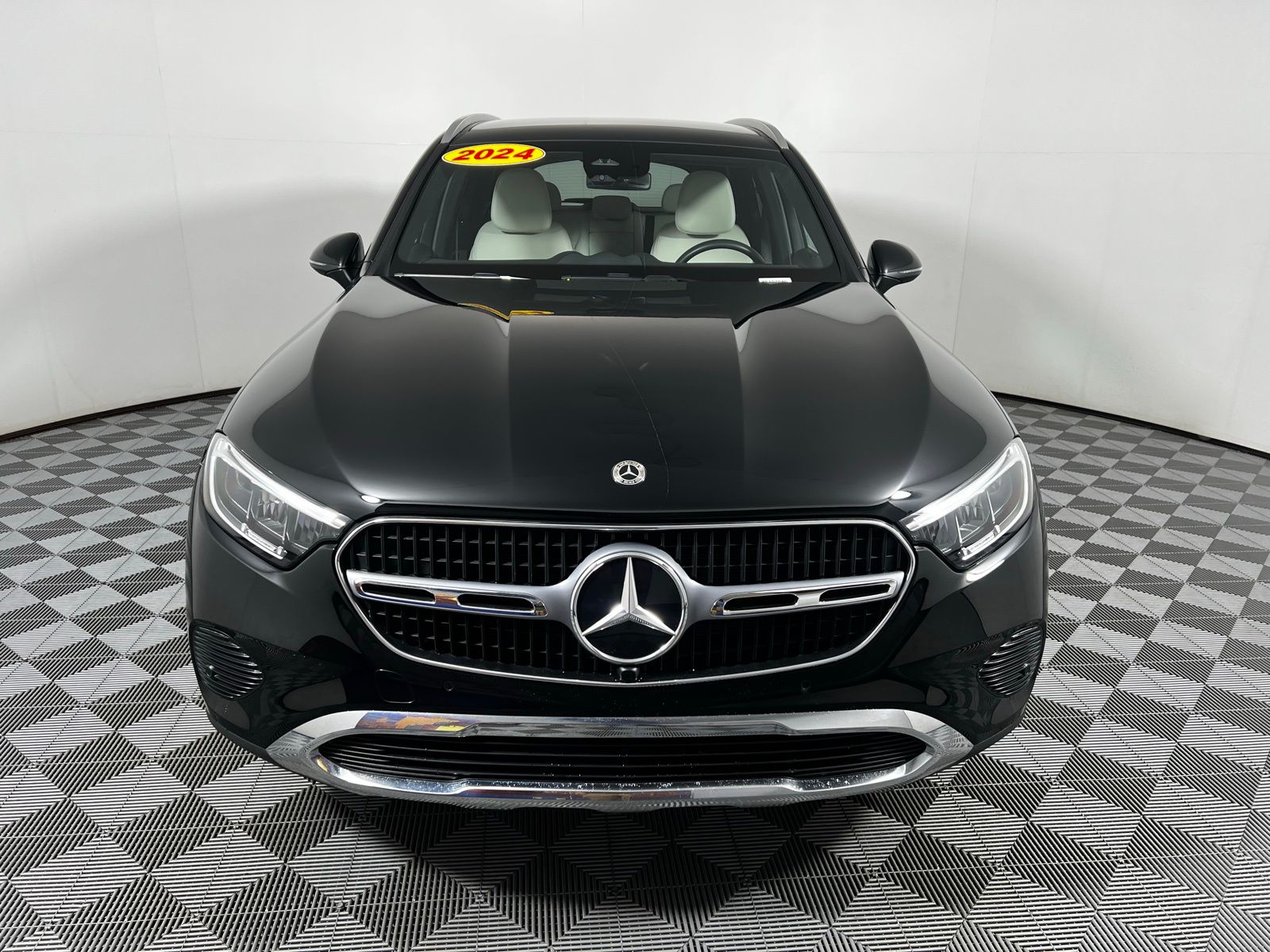 2024 Mercedes-Benz GLC 300 2