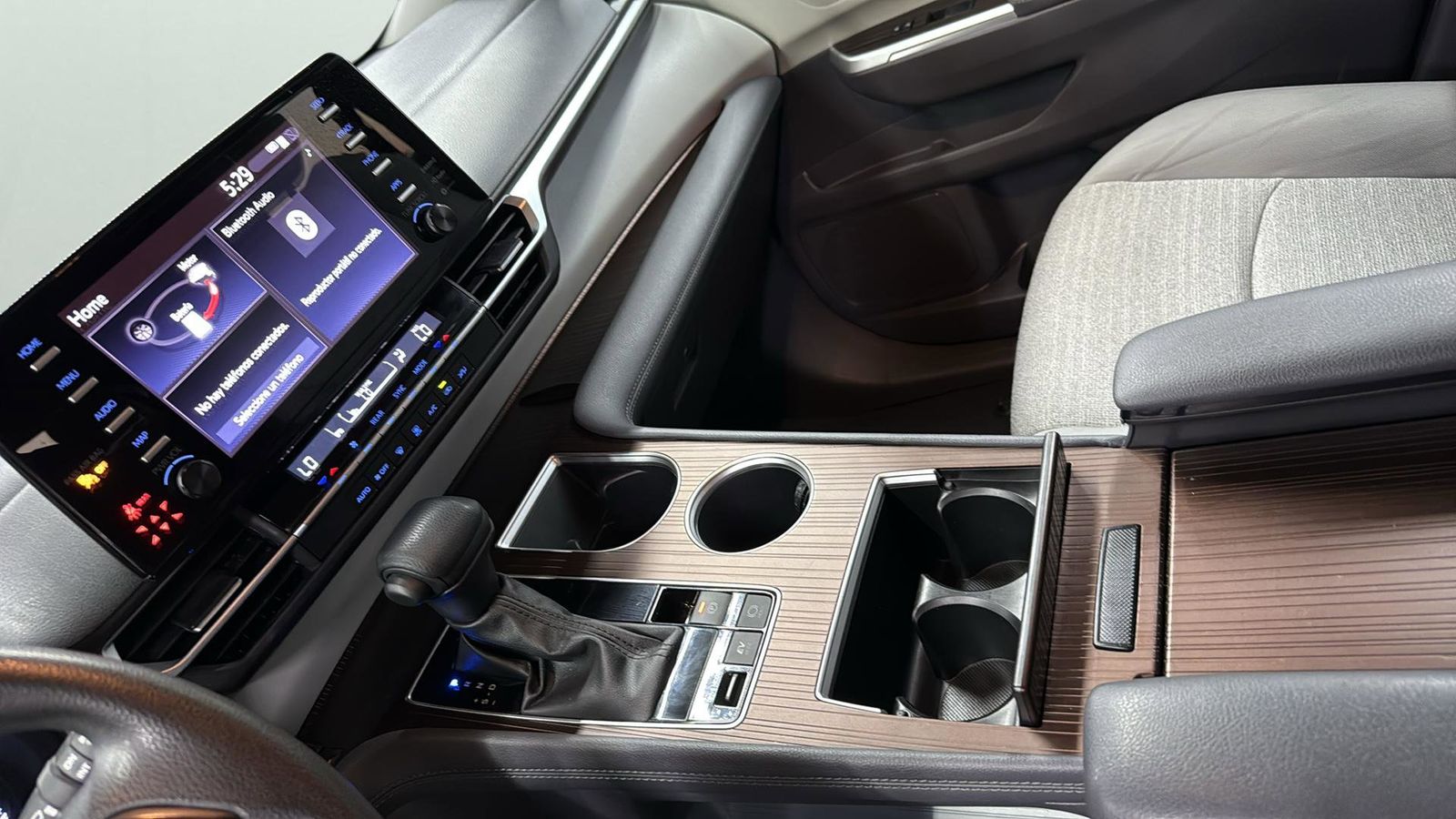 Used Car 2024 Toyota Sienna  Le For Sale Under $35,000 In Austin, Texas