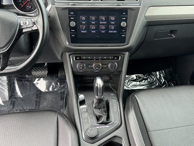 Used 2018  Volkswagen 2.0T SE image 30
