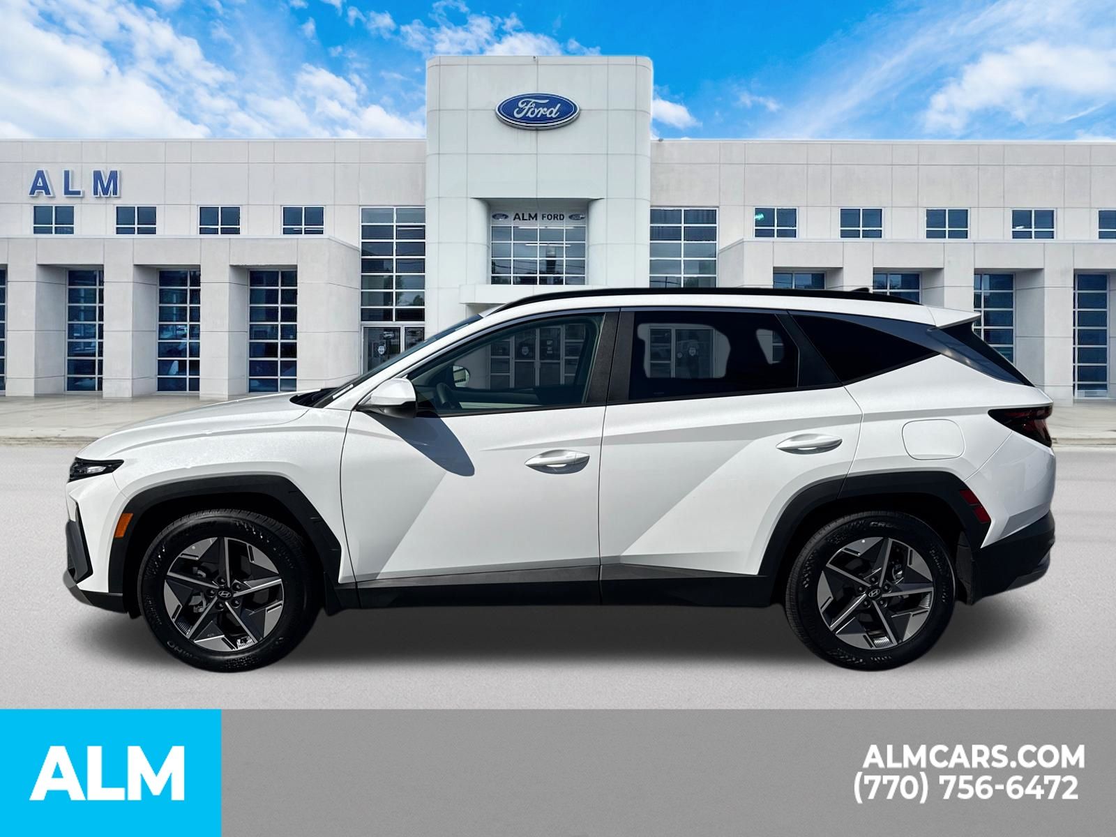Used 2025 White Hyundai SEL image 10