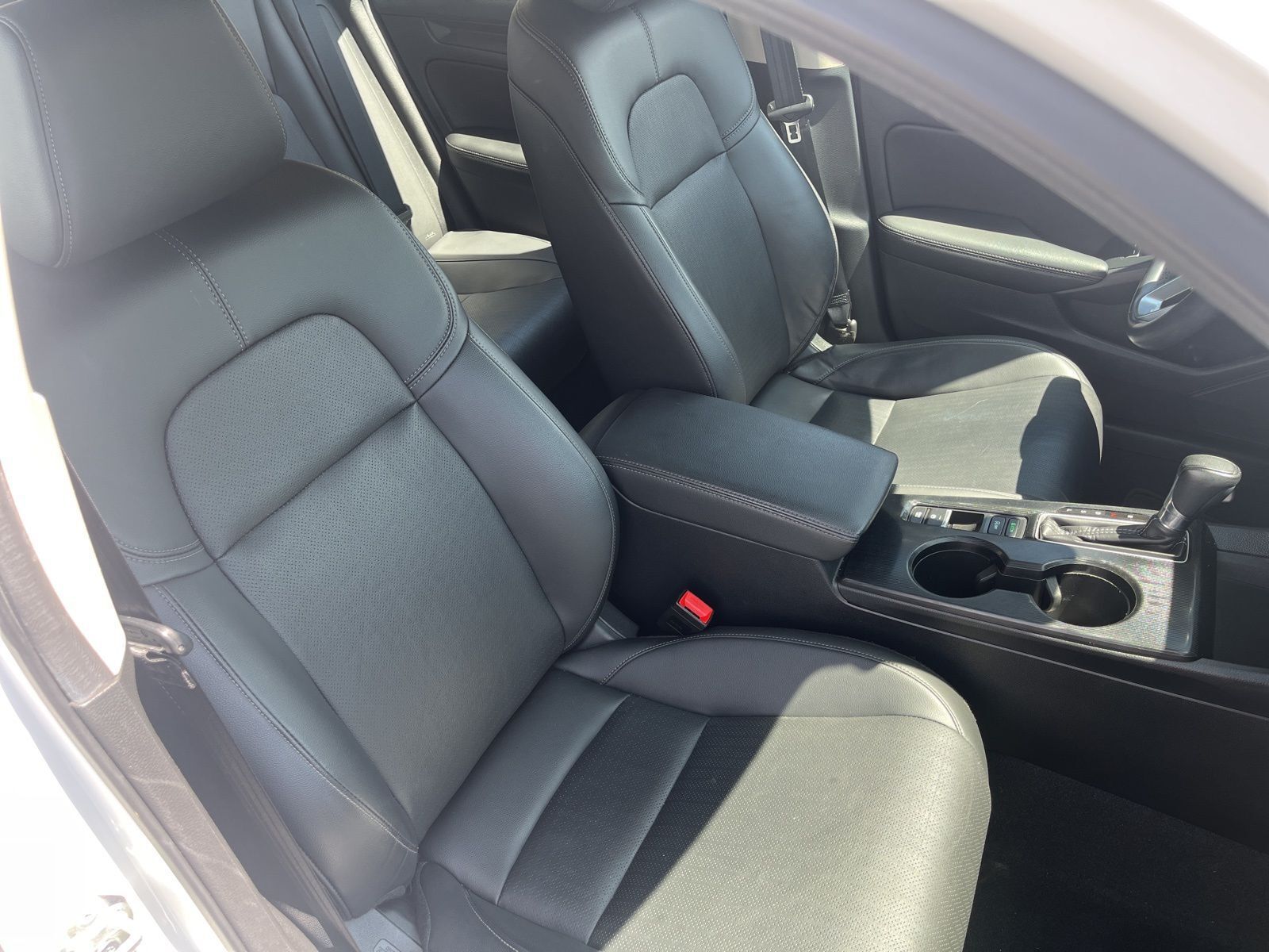 Used 2024 White Honda EX-L image 17