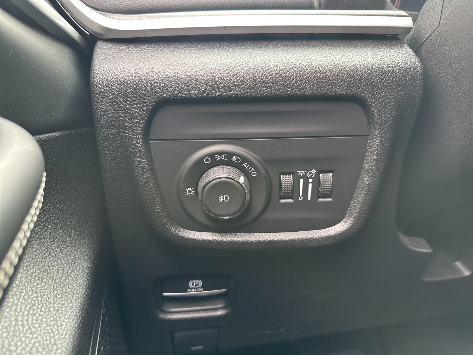 Used 2023 White Jeep Limited image 22