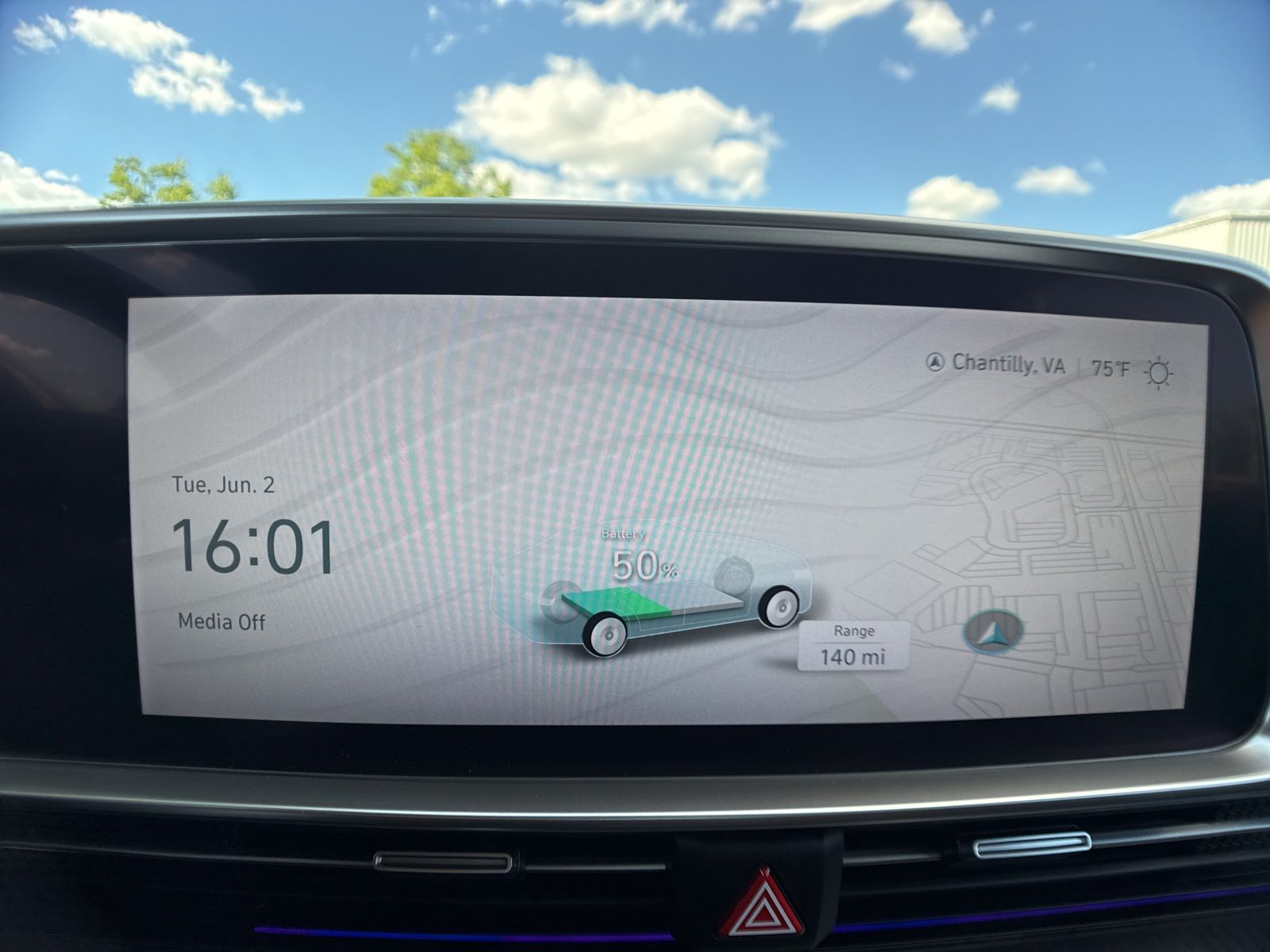 Used 2024 White Hyundai SEL image 25