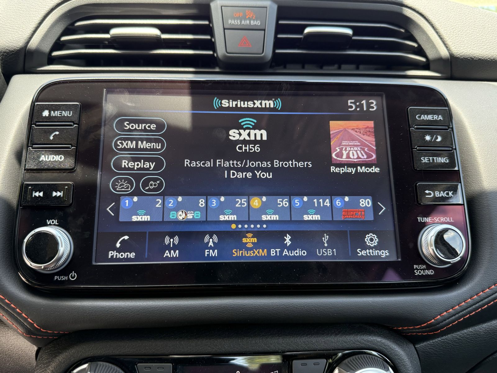 2025 Nissan Versa 1.6 SV photo 4