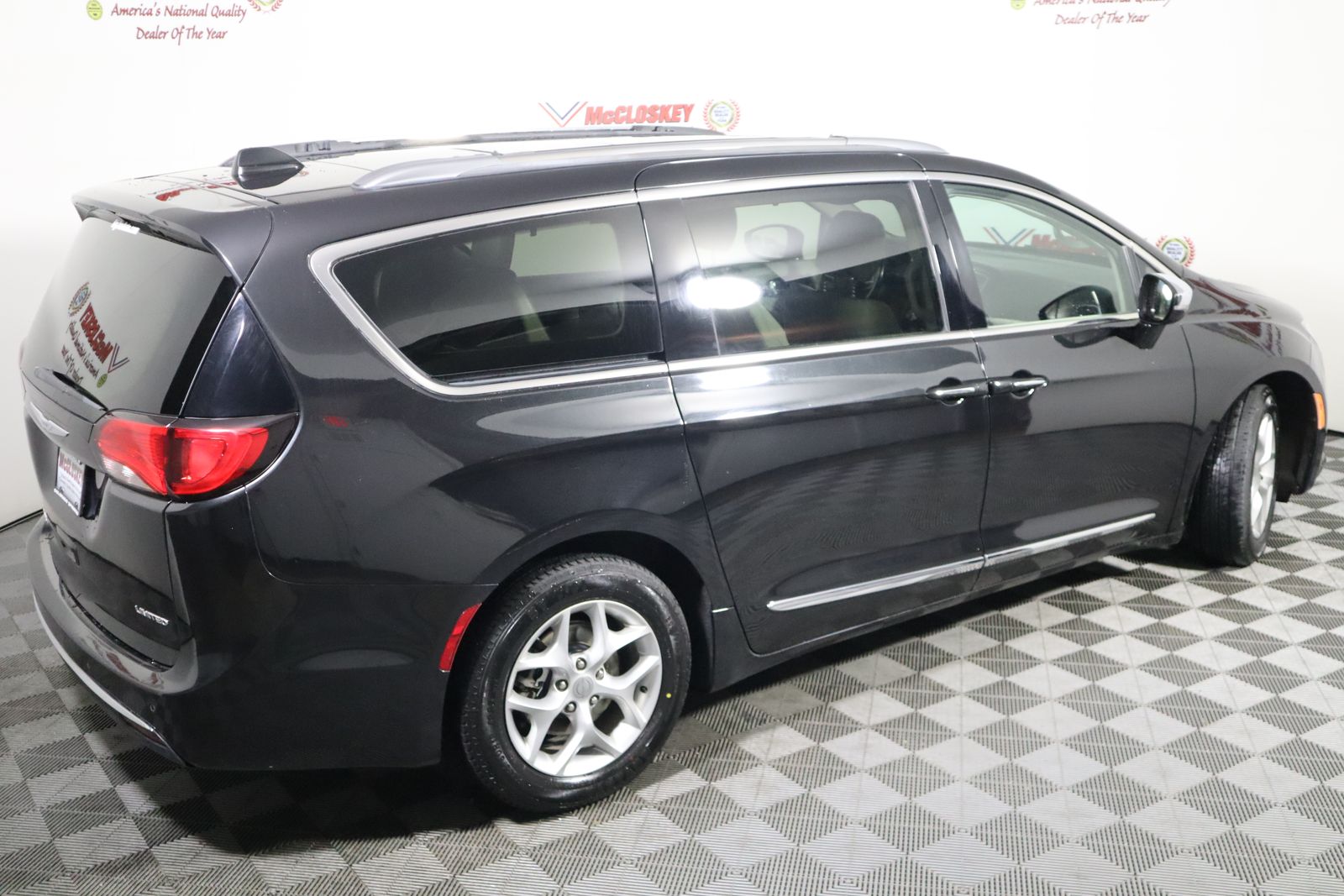 2020 Chrysler Pacifica Limited photo