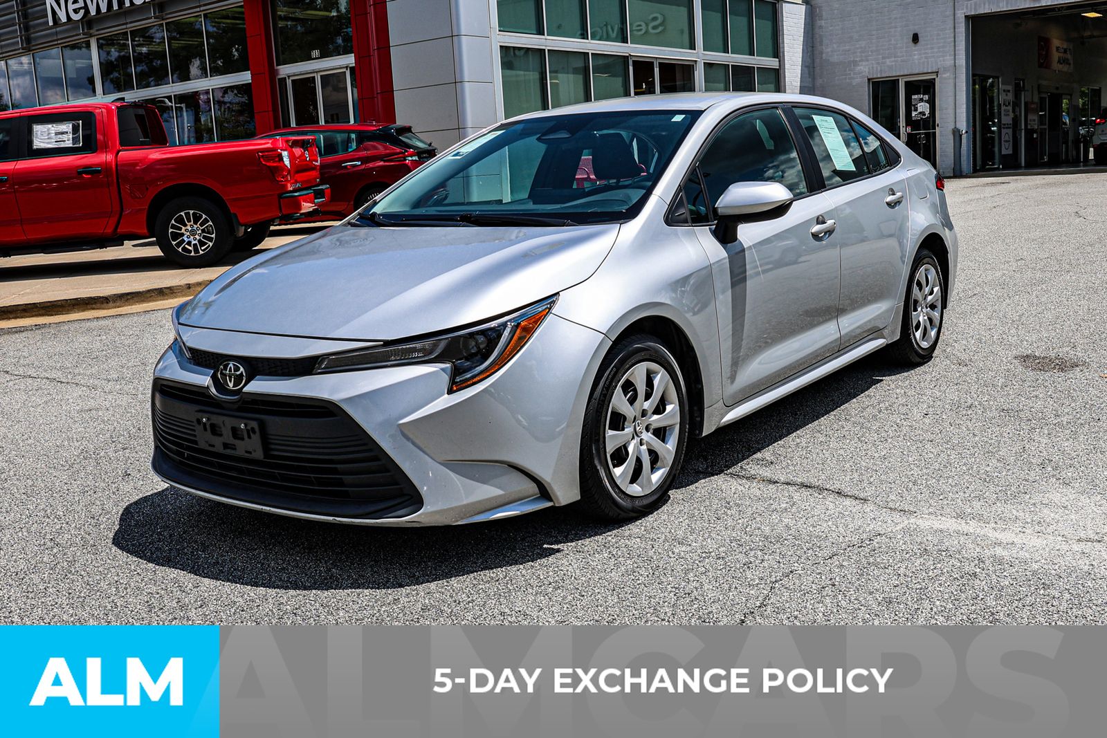 2023 Toyota Corolla LE photo 3