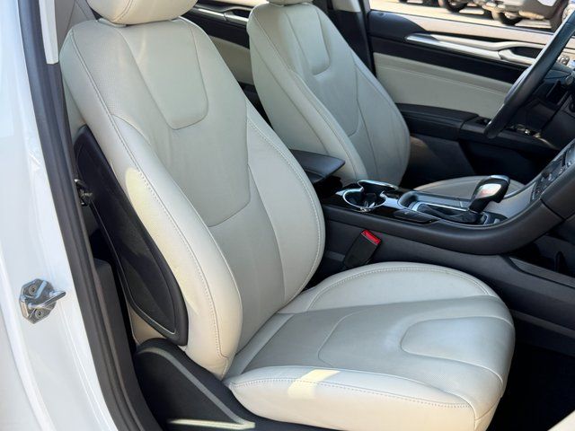 Used 2016 Oxford White Ford Titanium image 32