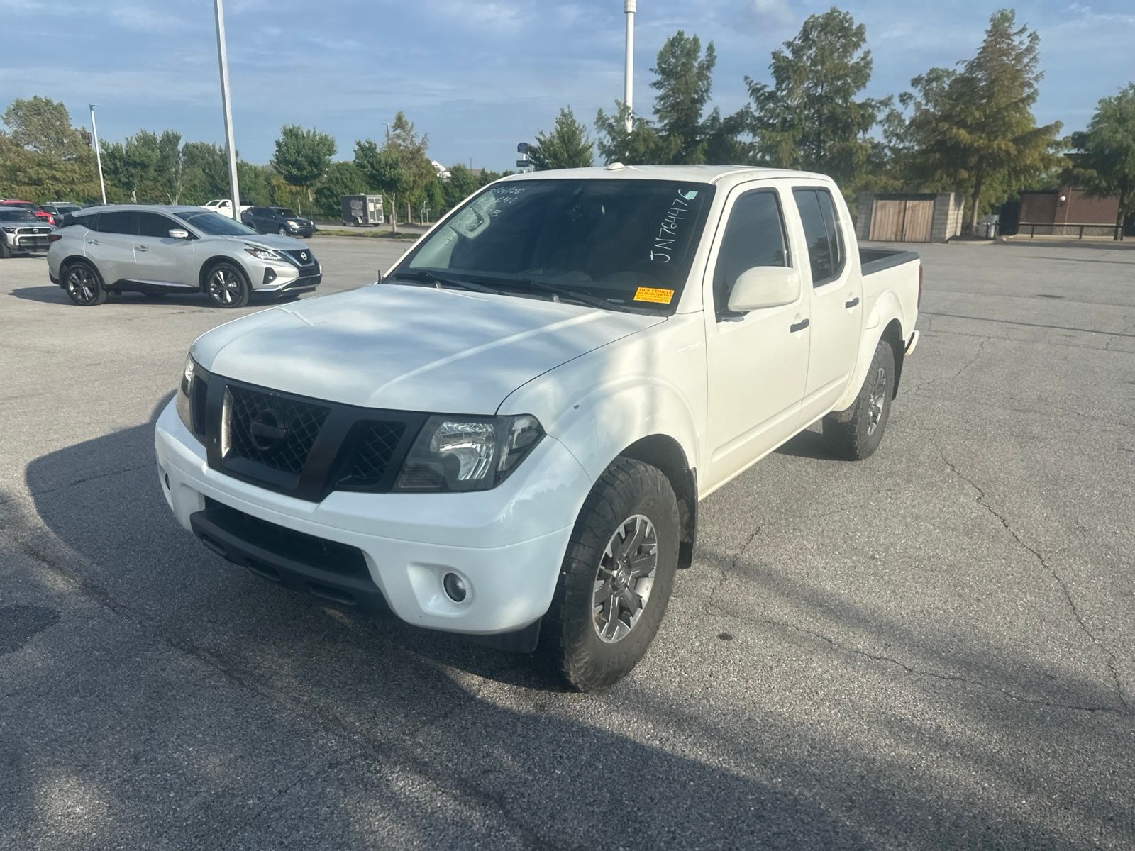 Glacier White 2018 Nissan Frontier Pickup Truck Four-Wheel Drive 5-Speed Automatic Overdrive