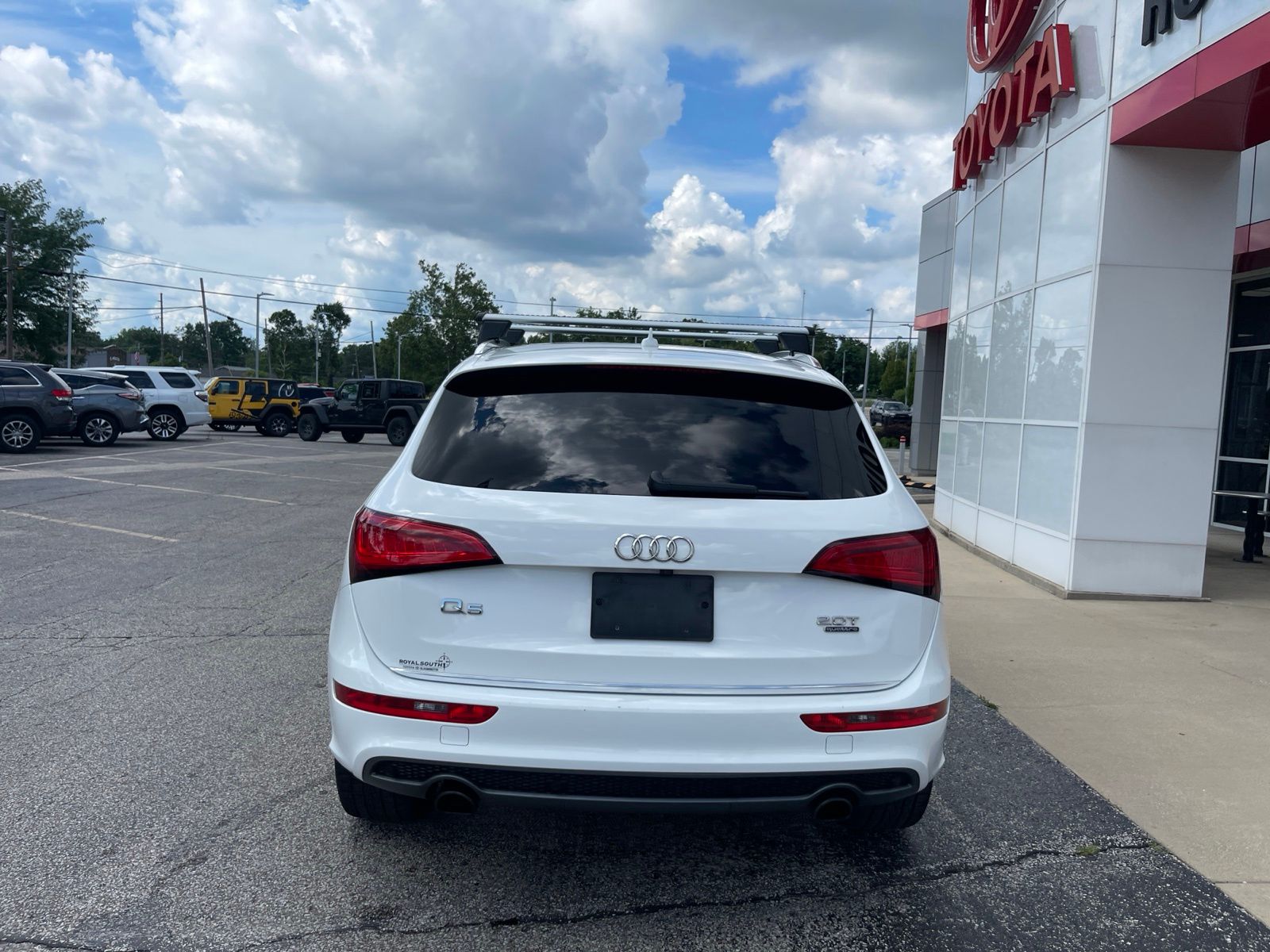 View vehicle photo 7