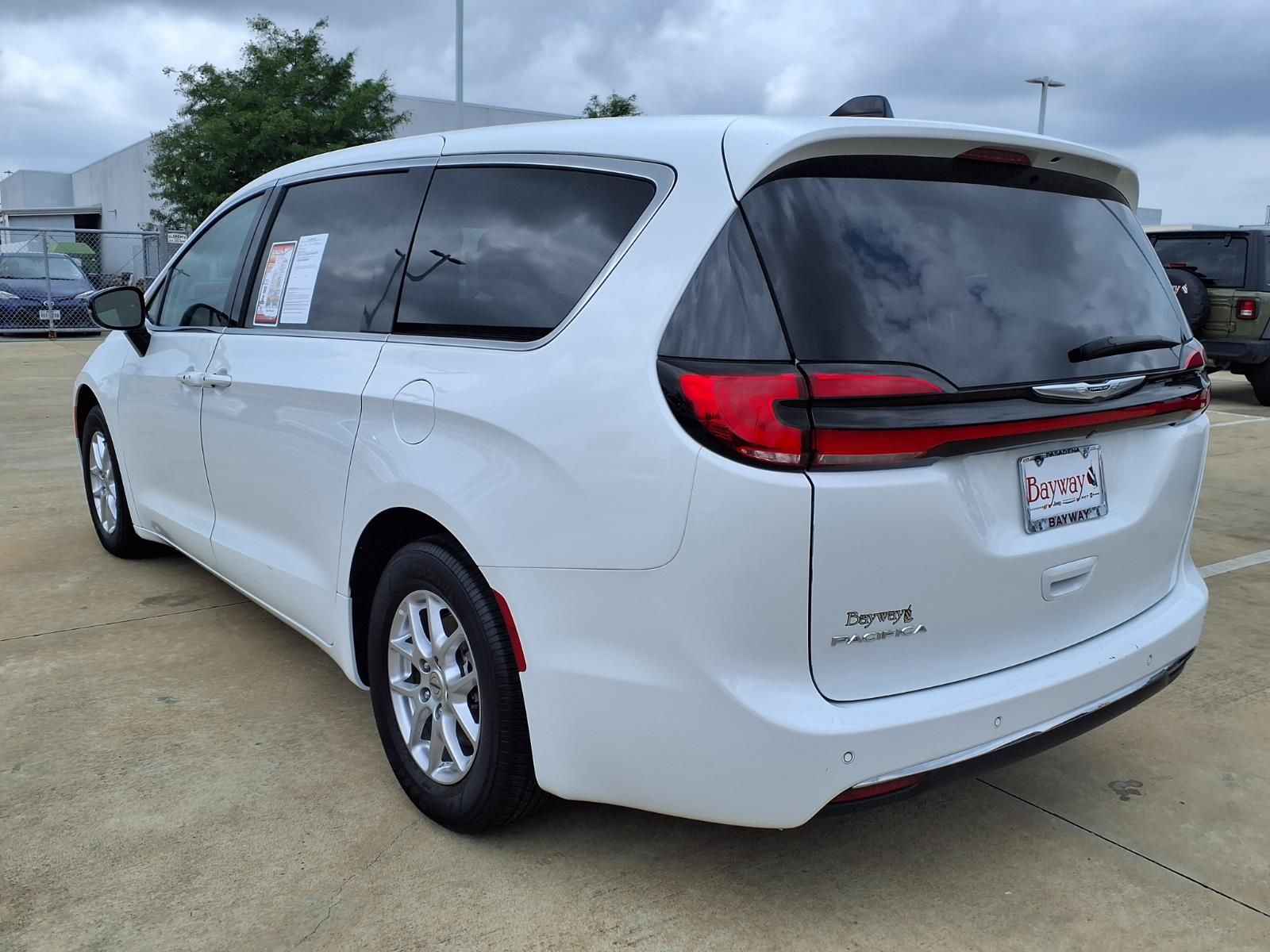 2024 Chrysler Pacifica Touring L - 6
