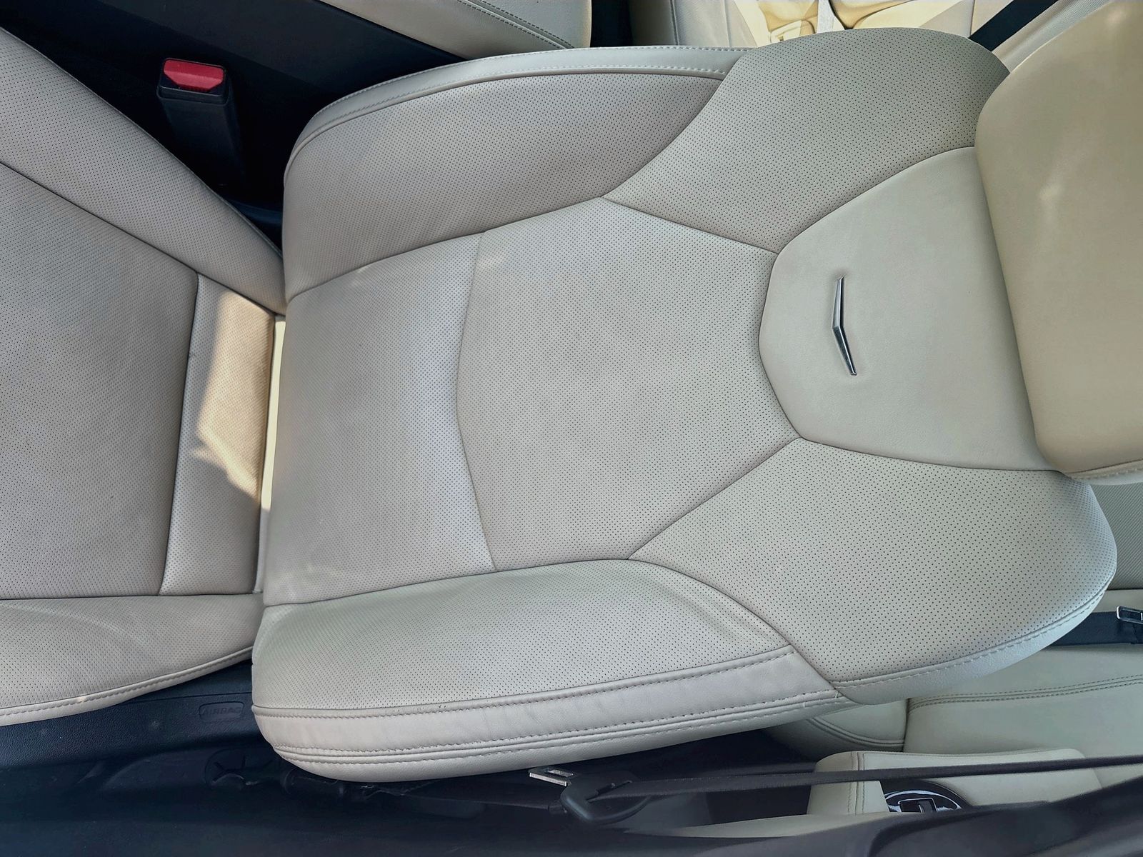 Used 2024 White Cadillac Premium Luxury image 18