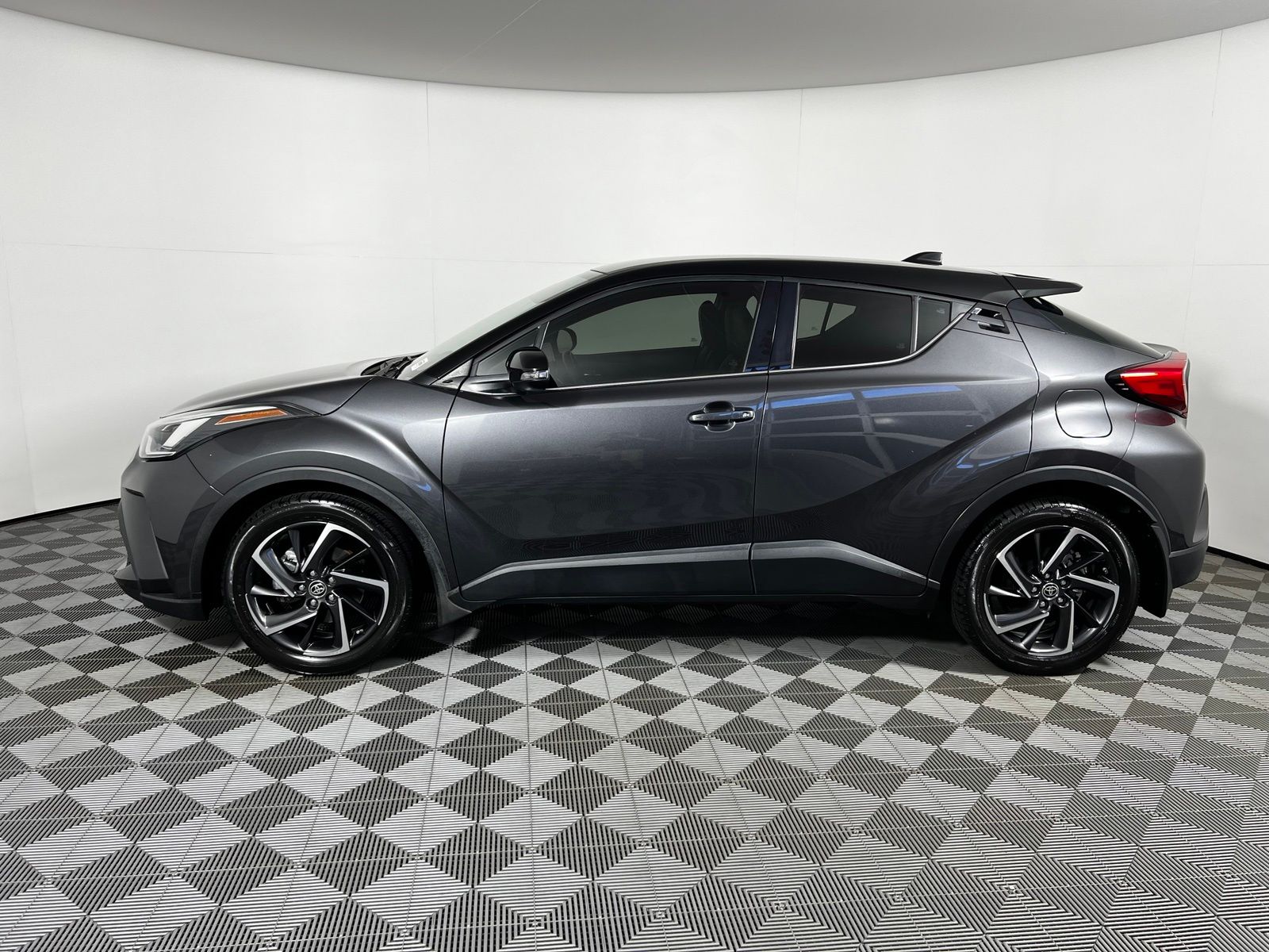 Thumbnail: 2022 Toyota C-HR - 9