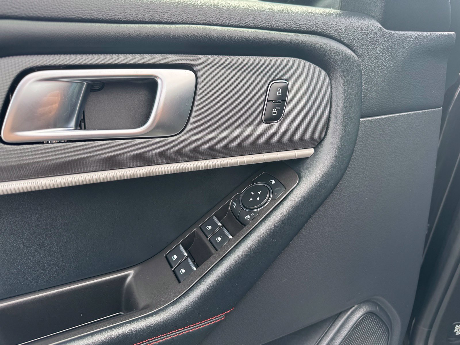 Used 2025 Ford Explorer SUV