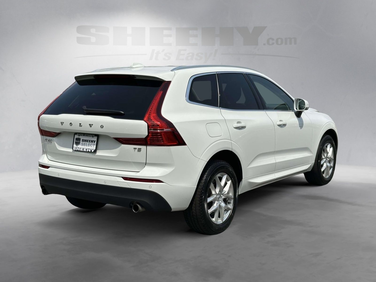 Used 2021 White Volvo T5 Momentum image 12