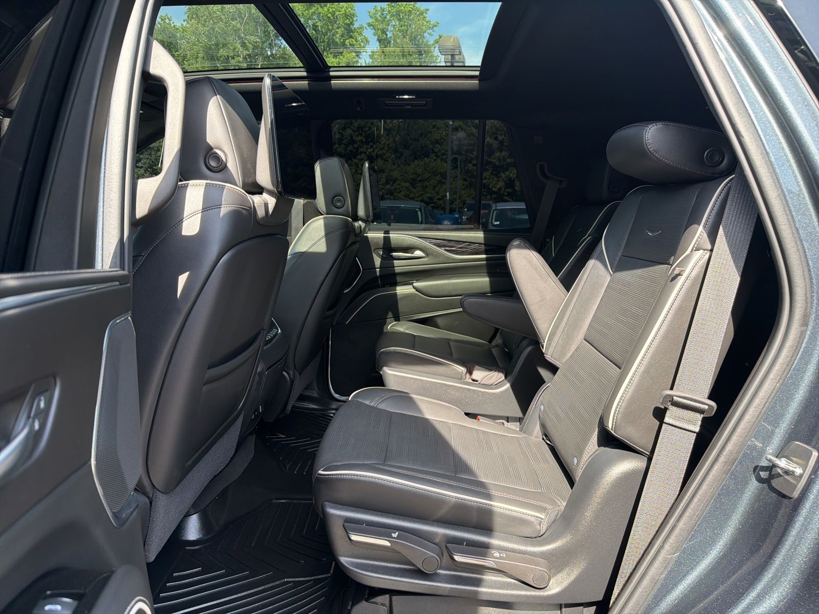 Used 2021 Shadow Cadillac Sport image 8