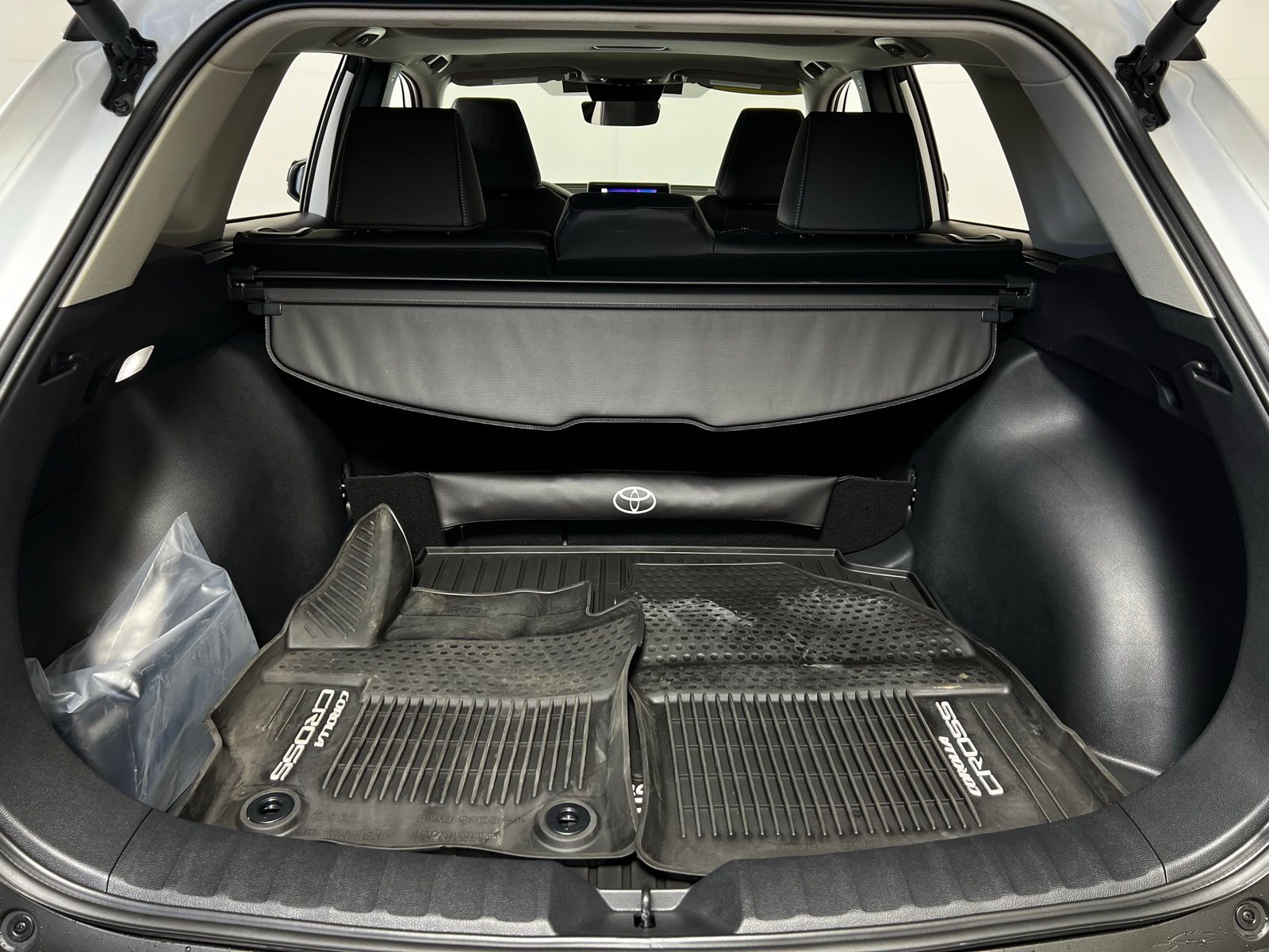 2025 Toyota Corolla Cross XLE 26