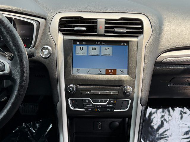 Certified Used 2018 Oxford White Ford SE image 12