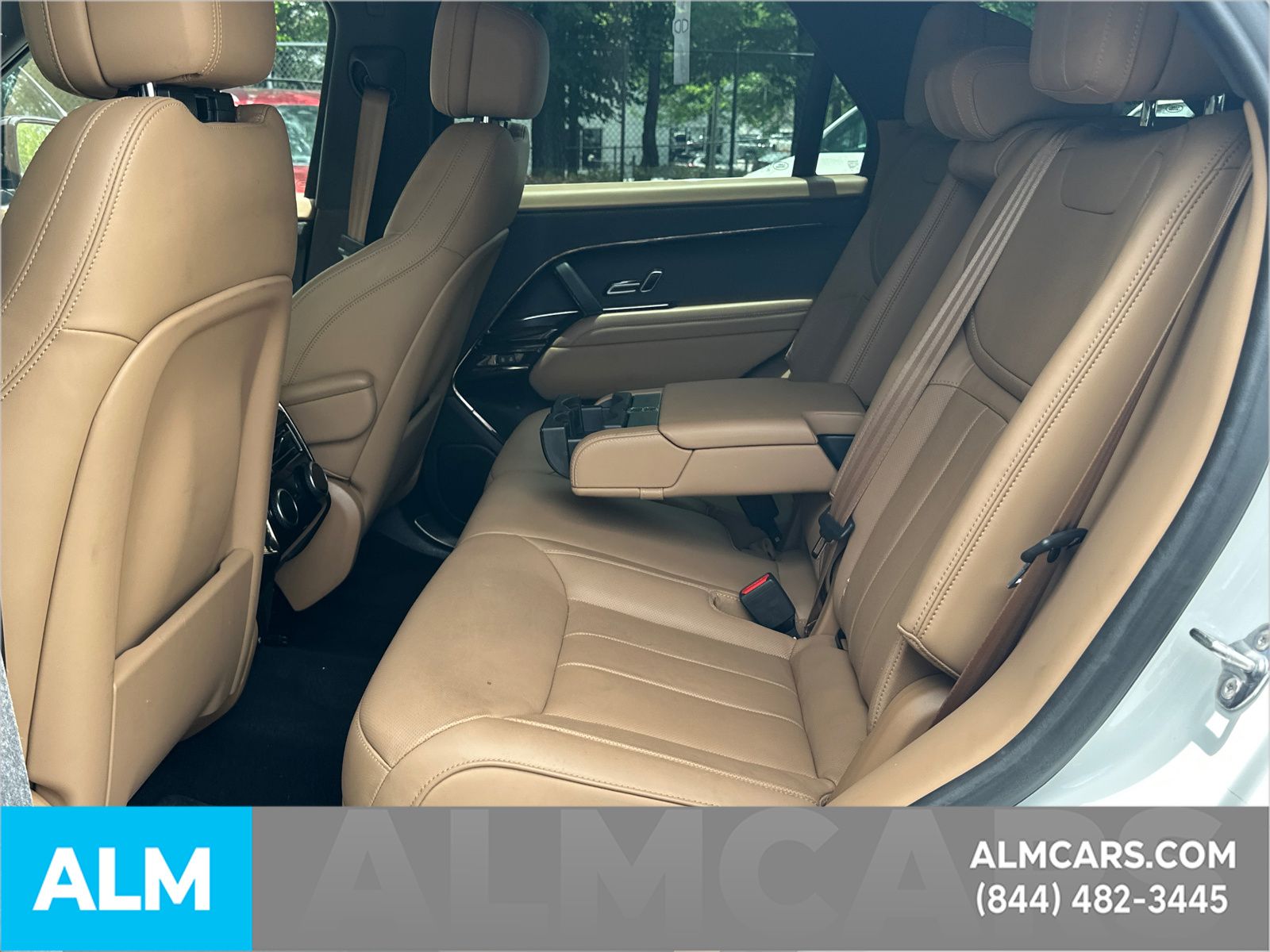 Used 2023 White Land Rover SE image 24