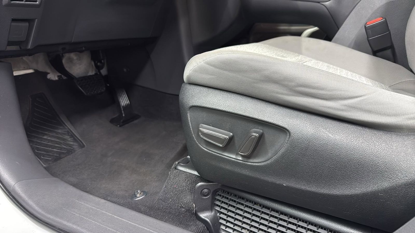 Used Car 2024 Toyota Sienna  Le For Sale Under $35,000 In Austin, Texas