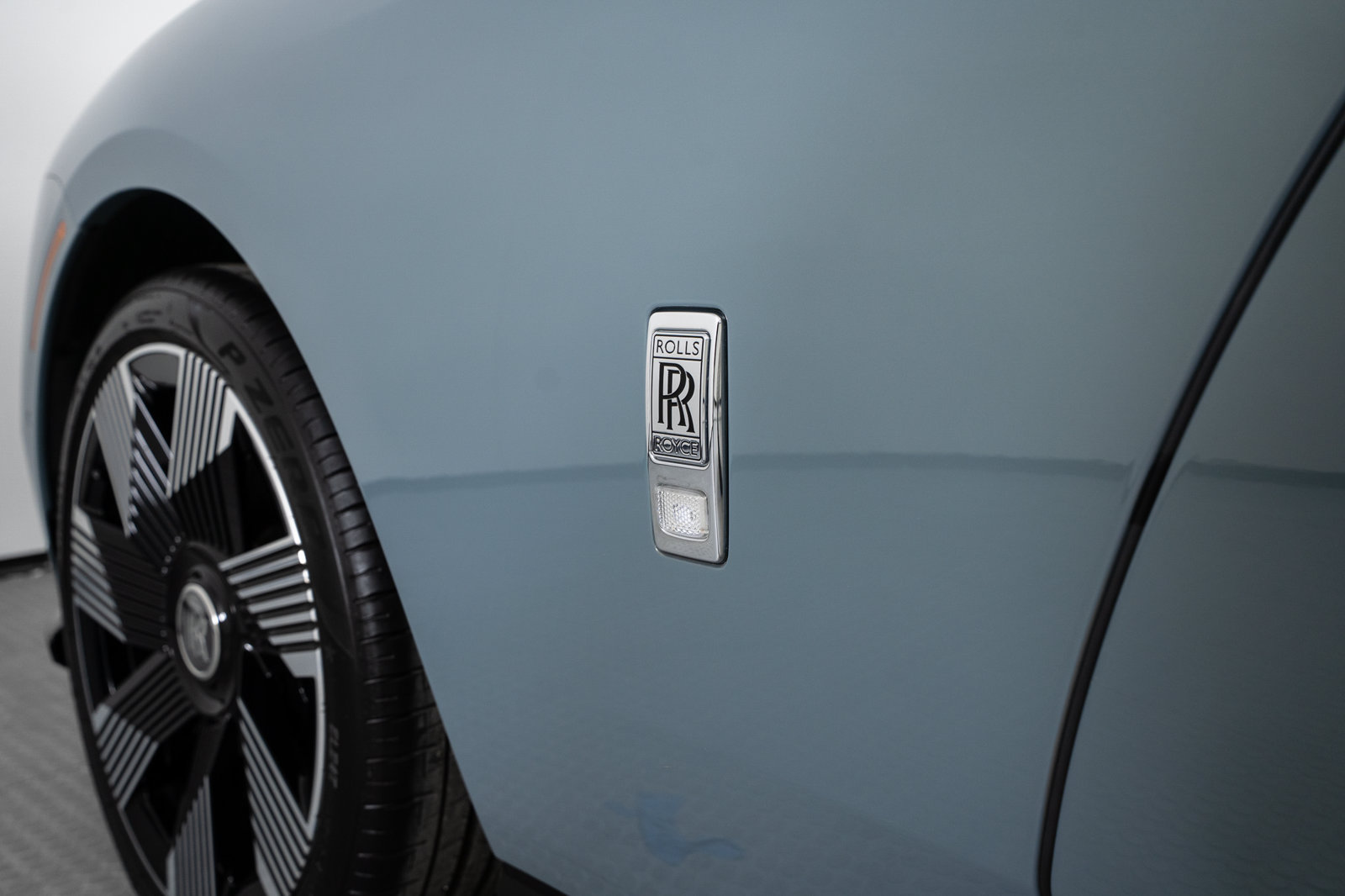 2024 Rolls-Royce Spectre — full photo 13 of 54