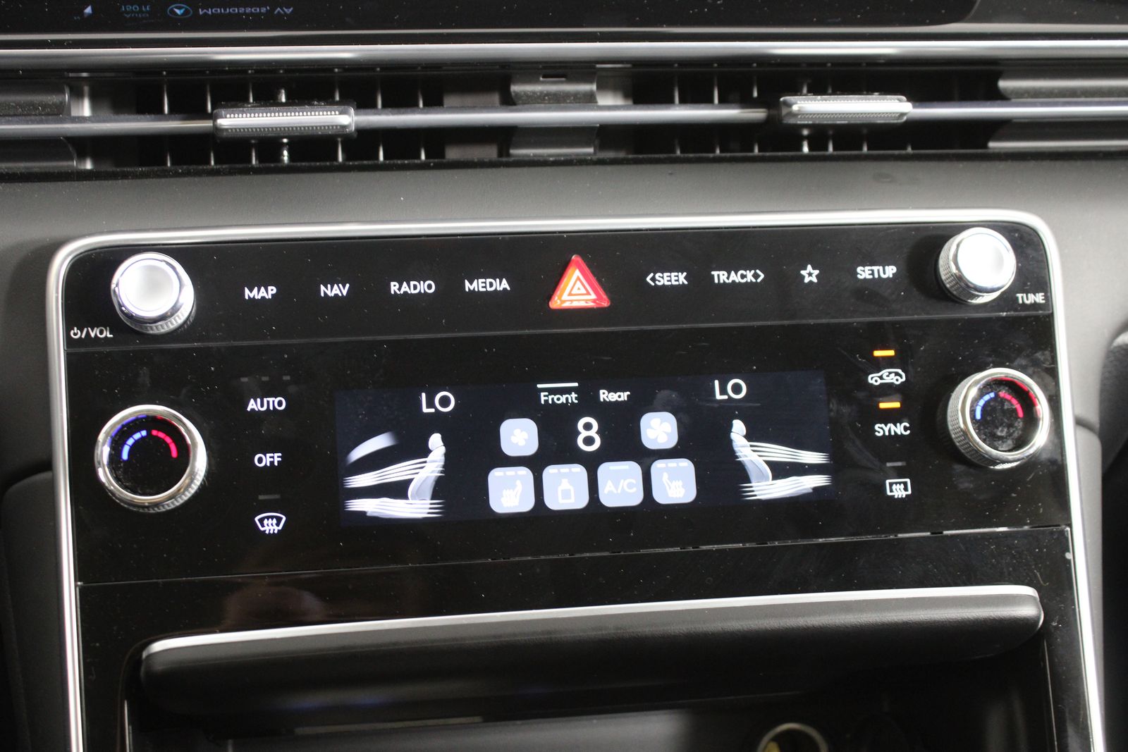 Used 2025 White Genesis 2.5T image 21