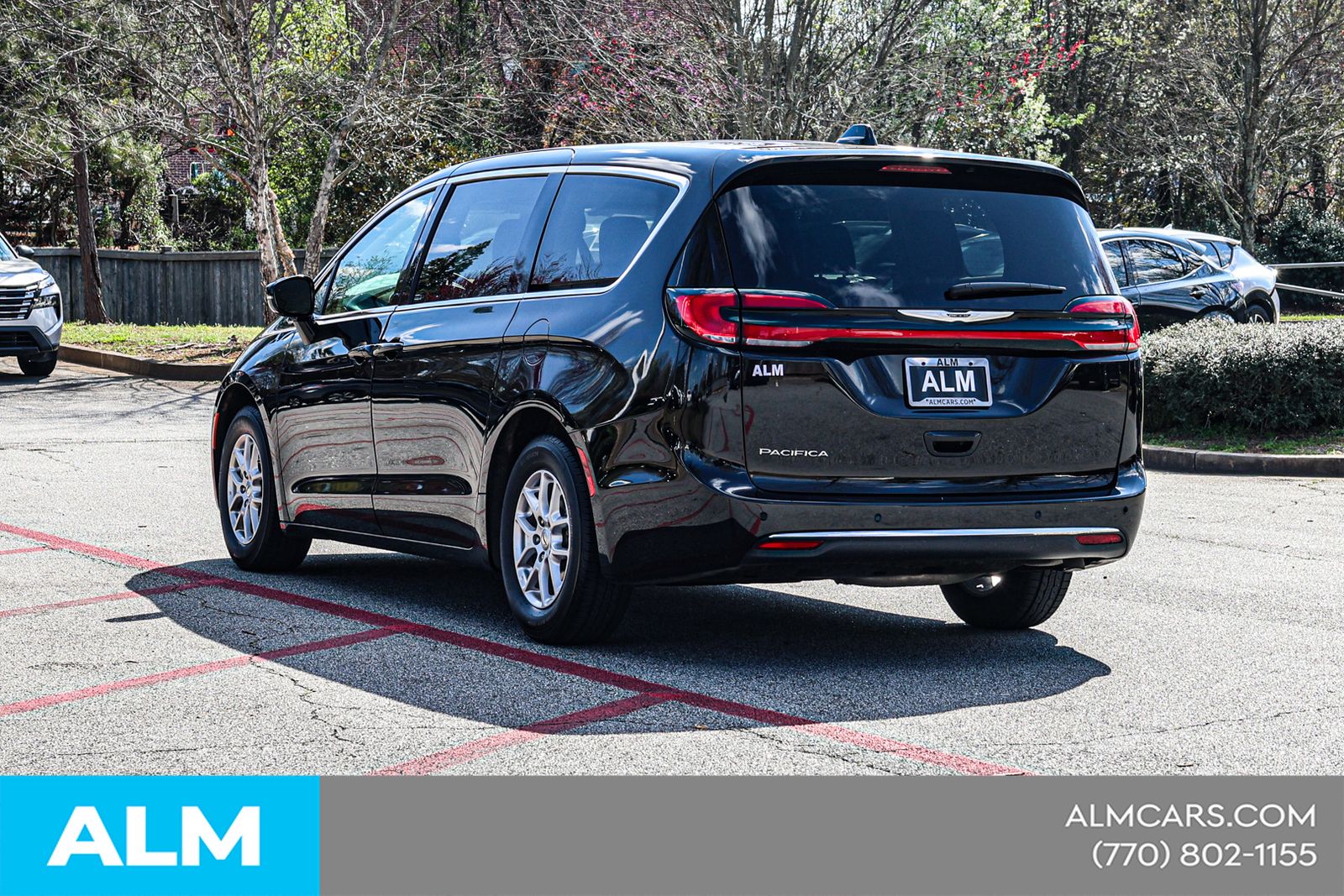 Used 2024 Black Chrysler Touring L image 9