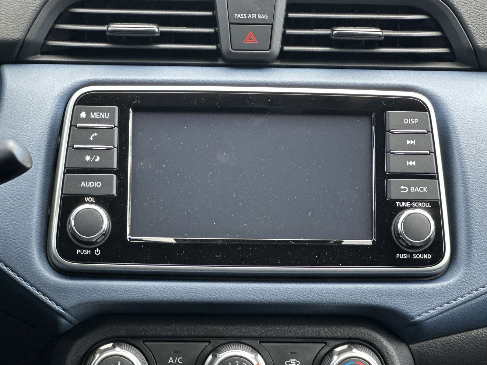 2025 Nissan Versa 1.6 SV photo 3