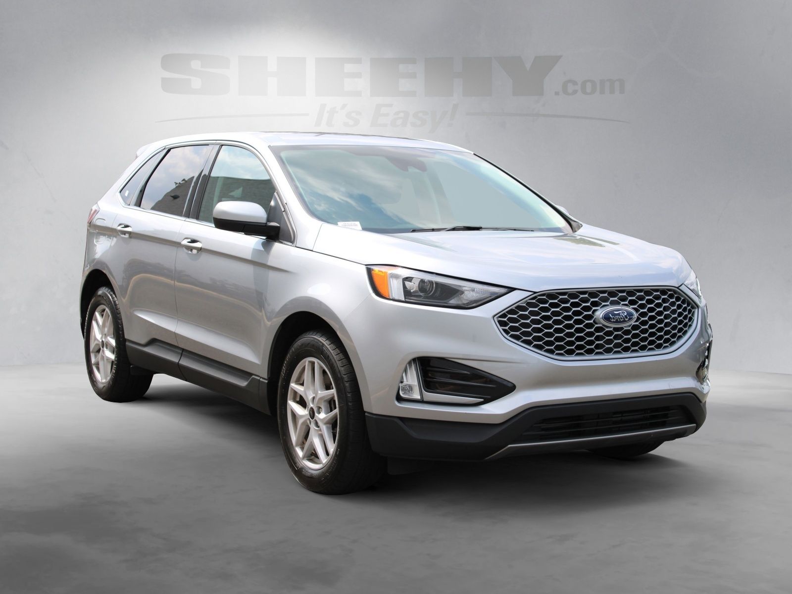 Used 2023 Silver Ford SEL image 2