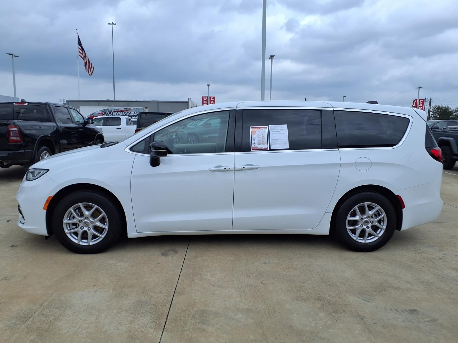 2024 Chrysler Pacifica Touring L - 7