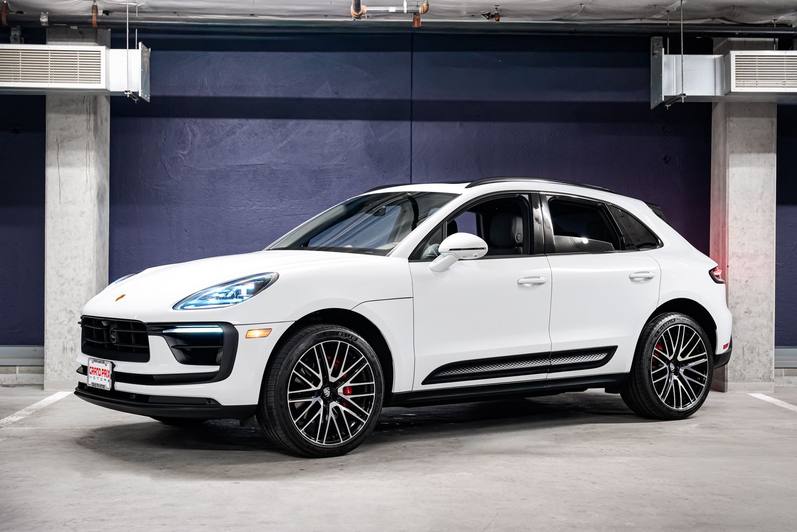 2024 Porsche Macan S — photo 6