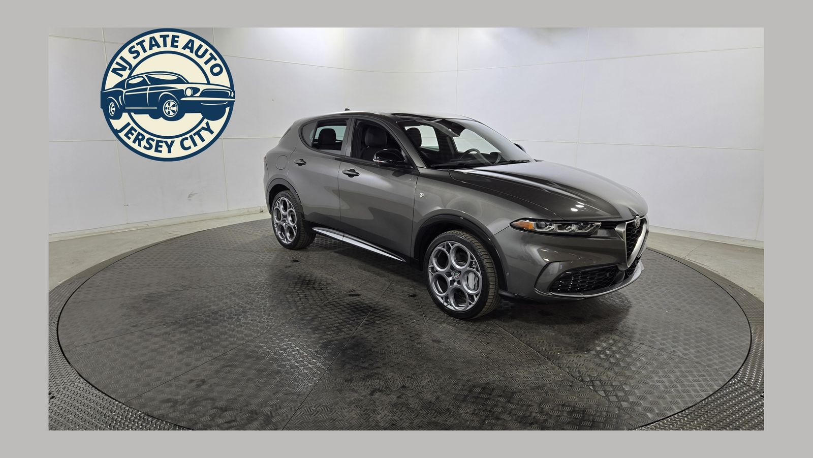 Grigio Ascari Metallic 2024 Alfa Romeo Tonale SUV / Crossover All-Wheel Drive 6-Speed Automatic