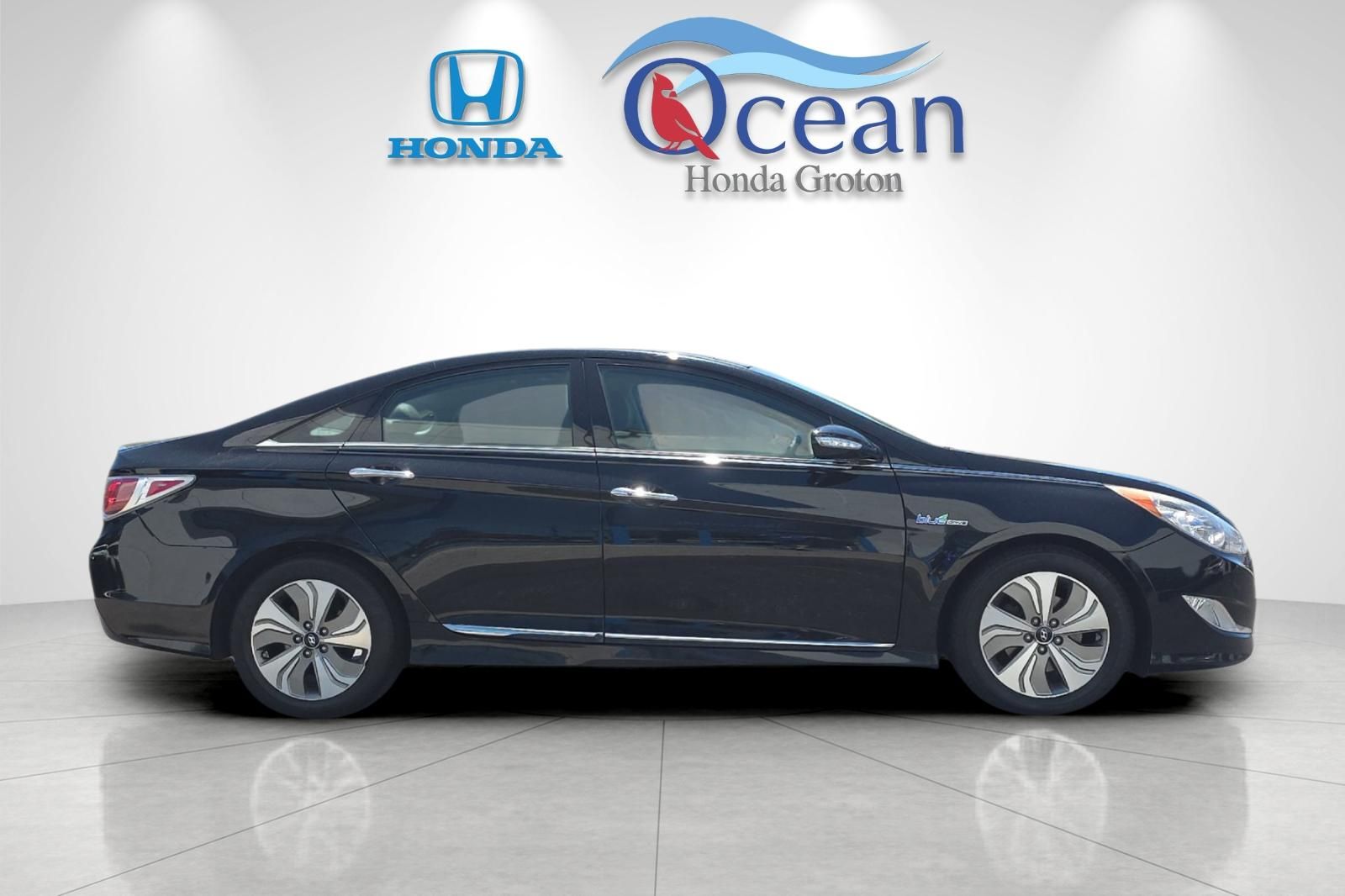 Used 2014 Black Hyundai Limited image 2
