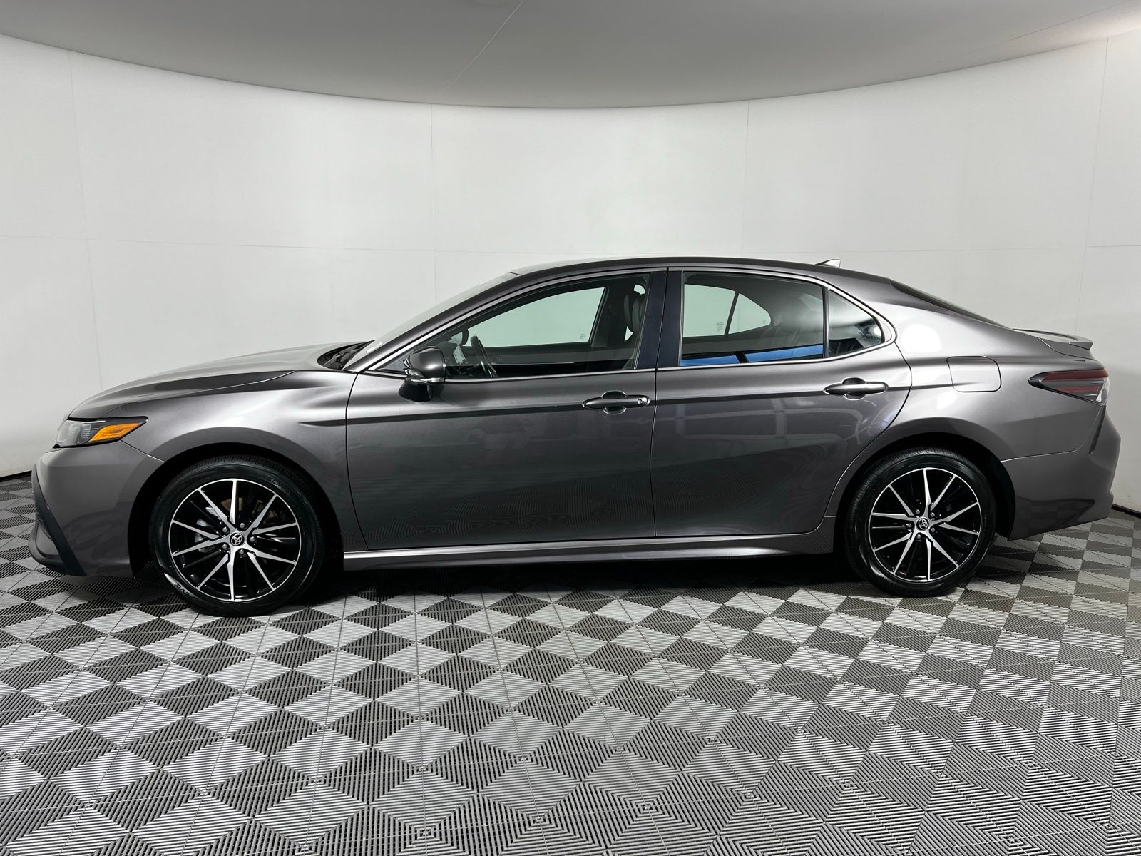 2023 Toyota Camry SE 8