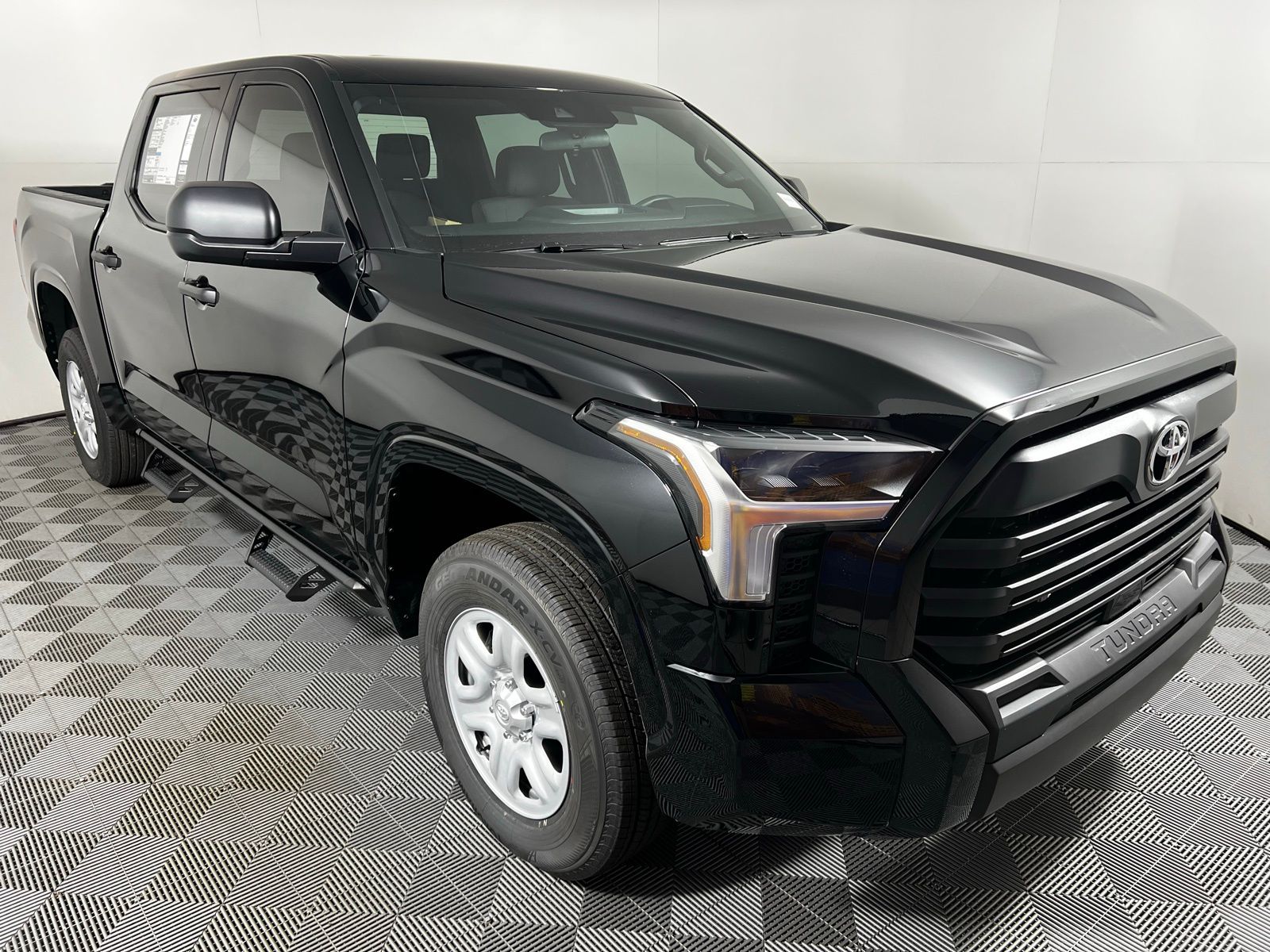 2025 Toyota Tundra SR 8