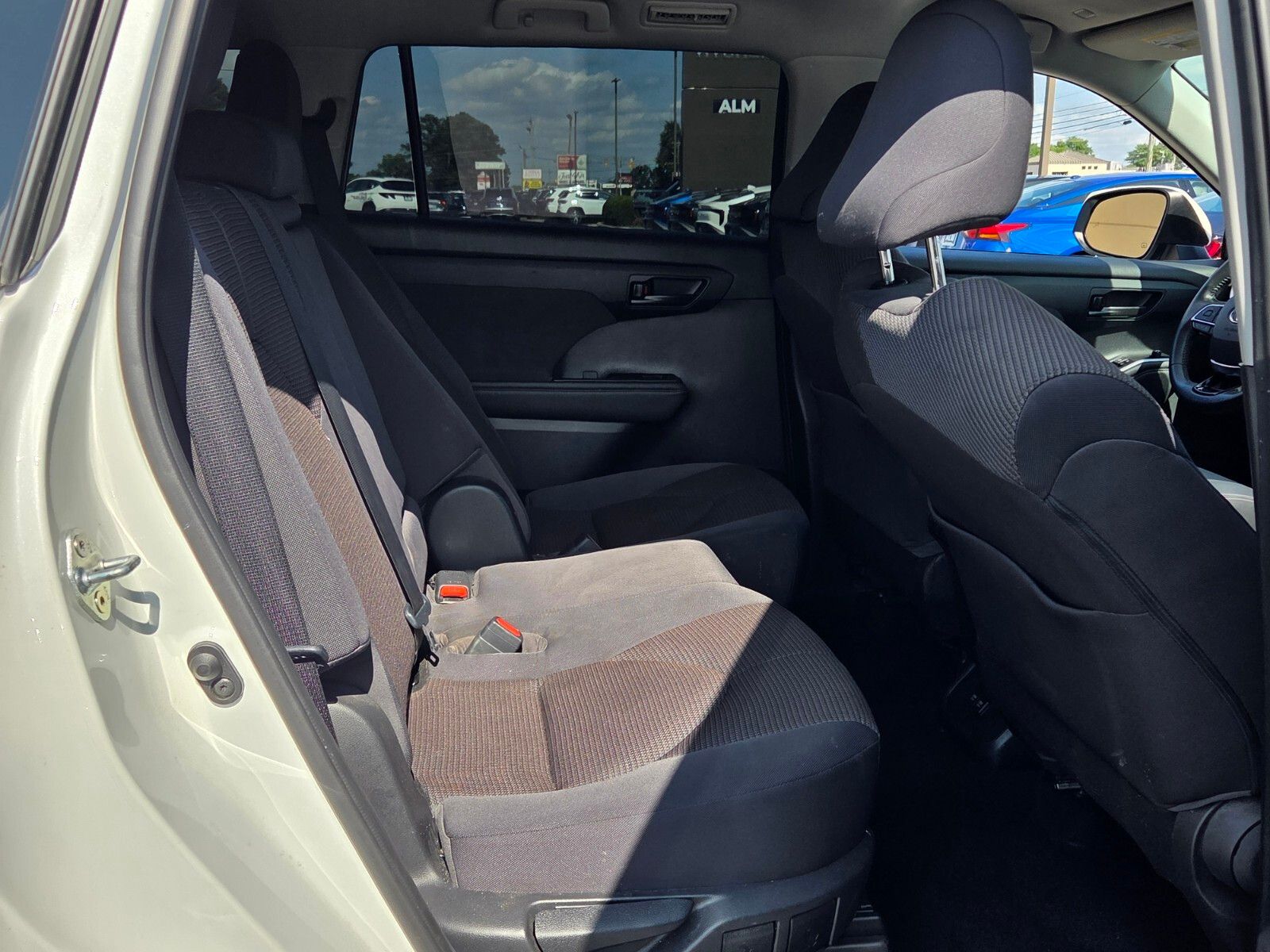 Used 2021 White Toyota LE image 18