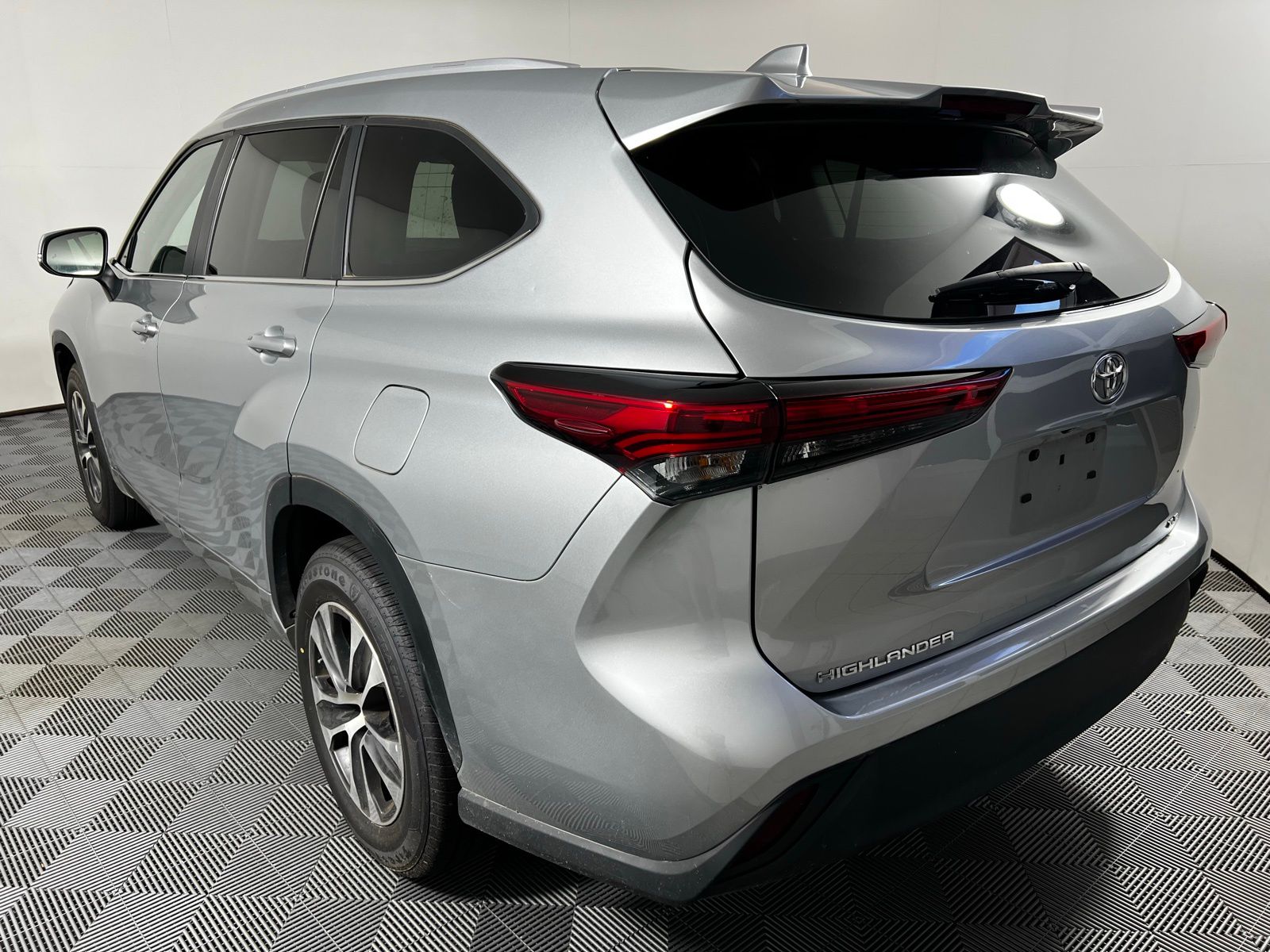 Thumbnail: 2023 Toyota Highlander - 7
