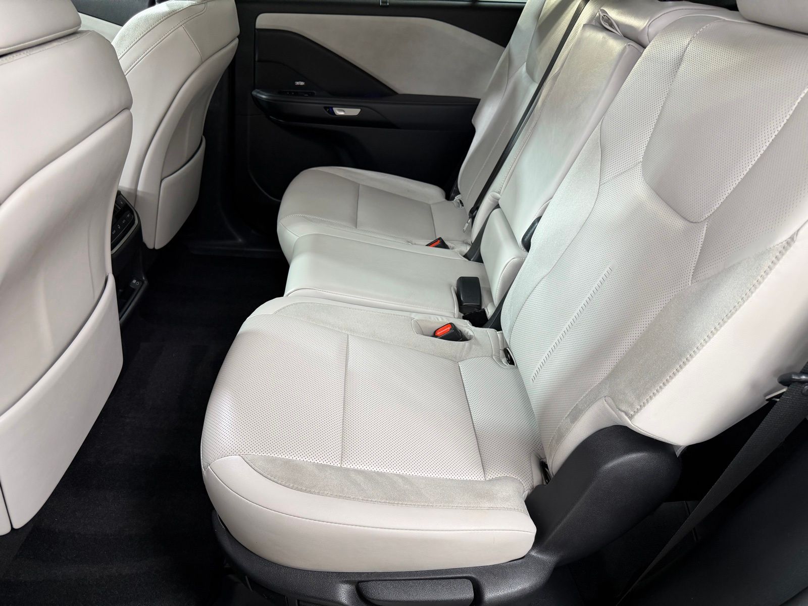 Used 2025  Lexus 350 Luxury image 8