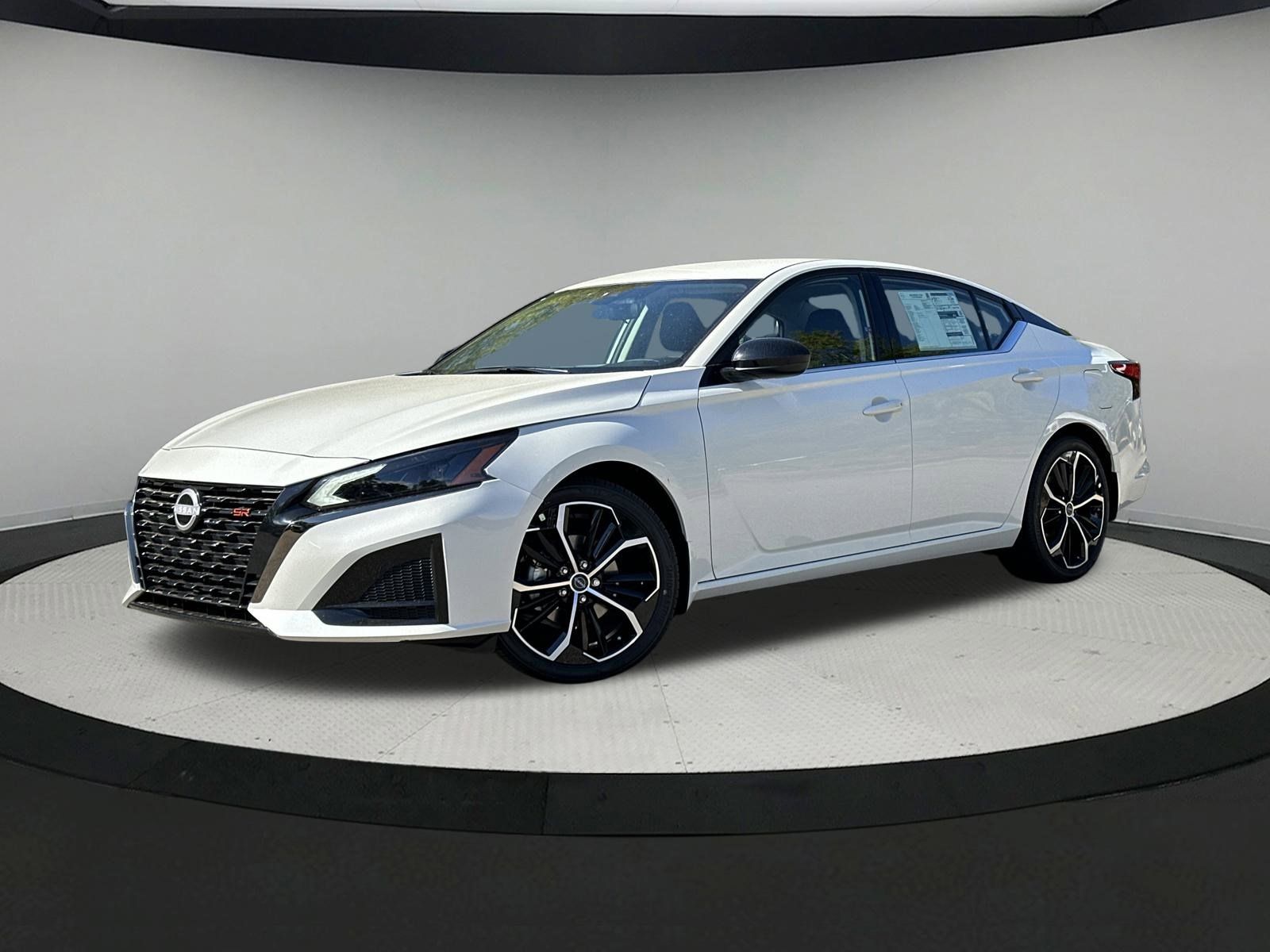 2025 Nissan Altima SR's photo