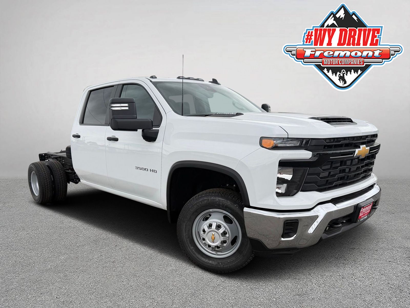Summit White 2026 Chevrolet Silverado 3500HD Pickup Truck Four-Wheel Drive Automatic