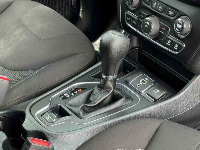 Used 2019 Diamond Black Jeep Latitude image 19