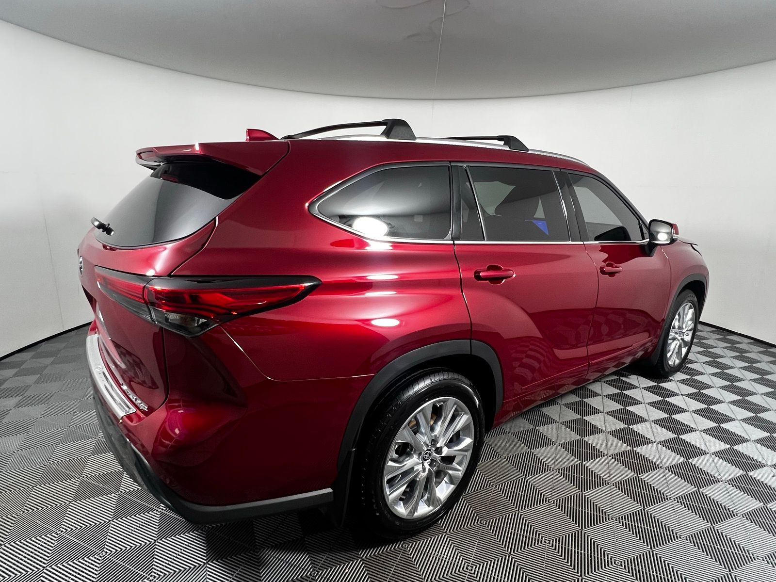 Thumbnail: 2023 Toyota Highlander - 4