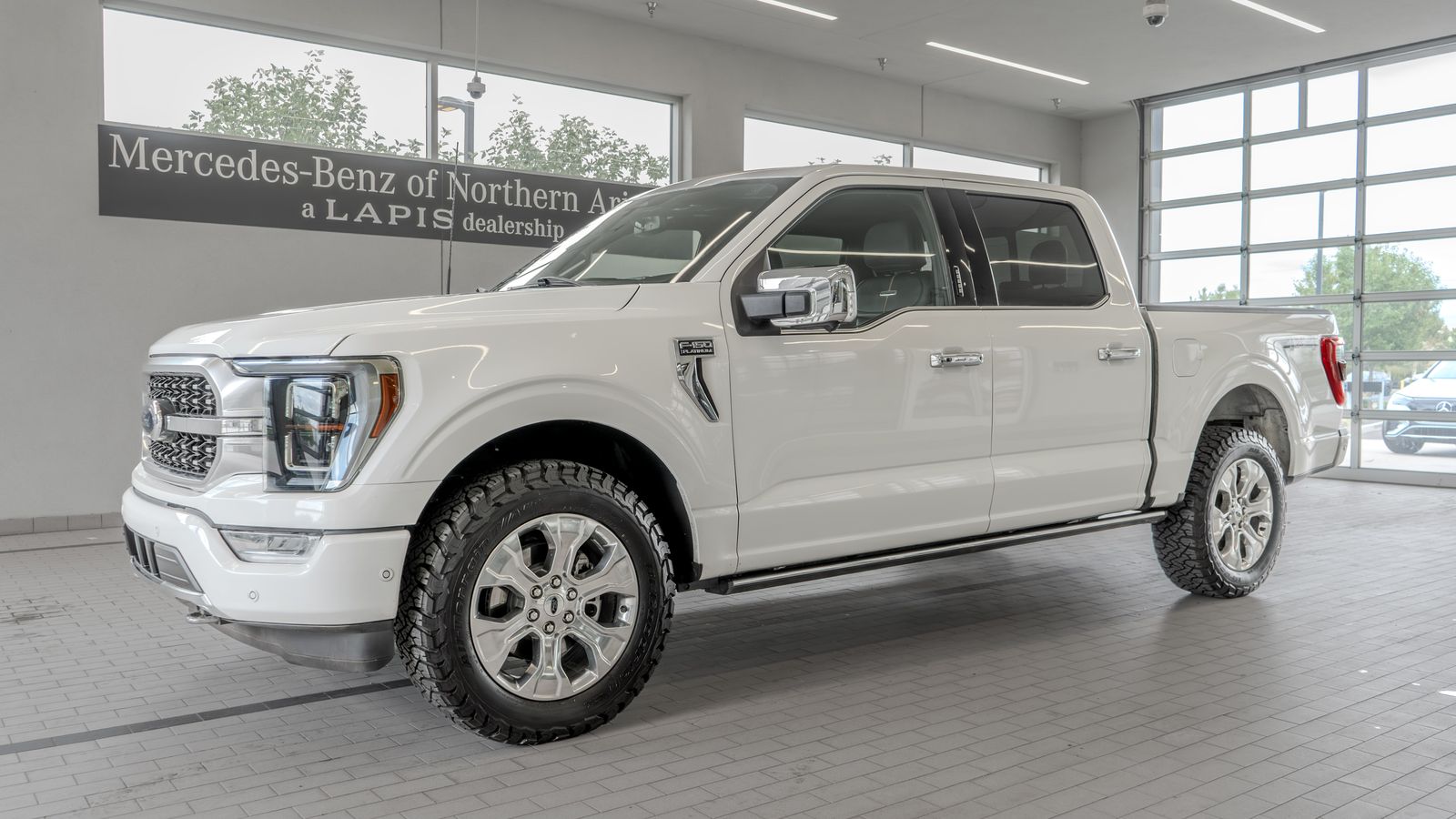 2022 Ford F-150 Platinum — foto completa 3 de 33