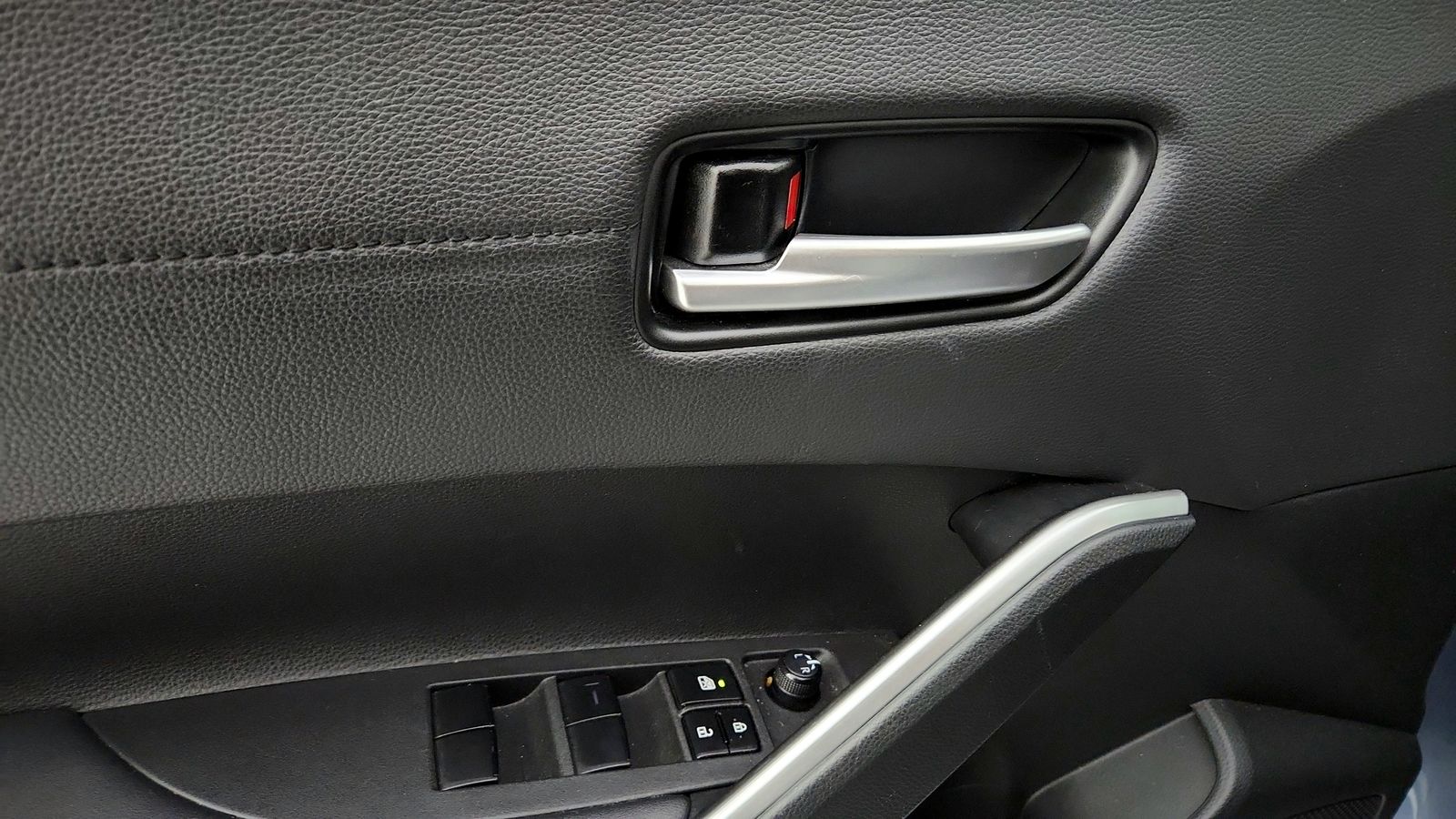 Used 2023  Toyota XLE image 33